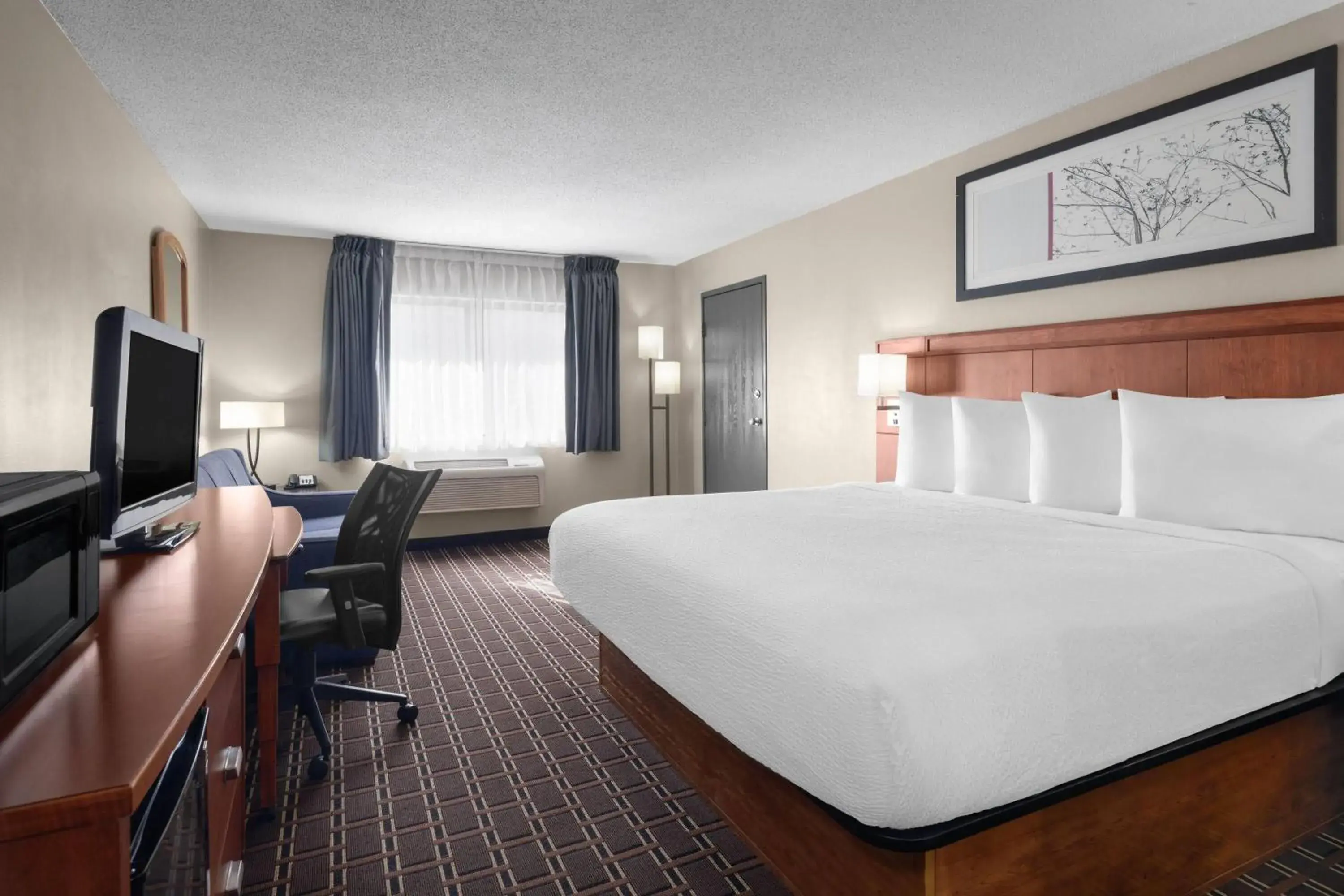 Deluxe King Room - Non-Smoking in Travelodge by Wyndham Fargo Deluxe King Room - Non-Smoking in Travelodge by Wyndham Fargo