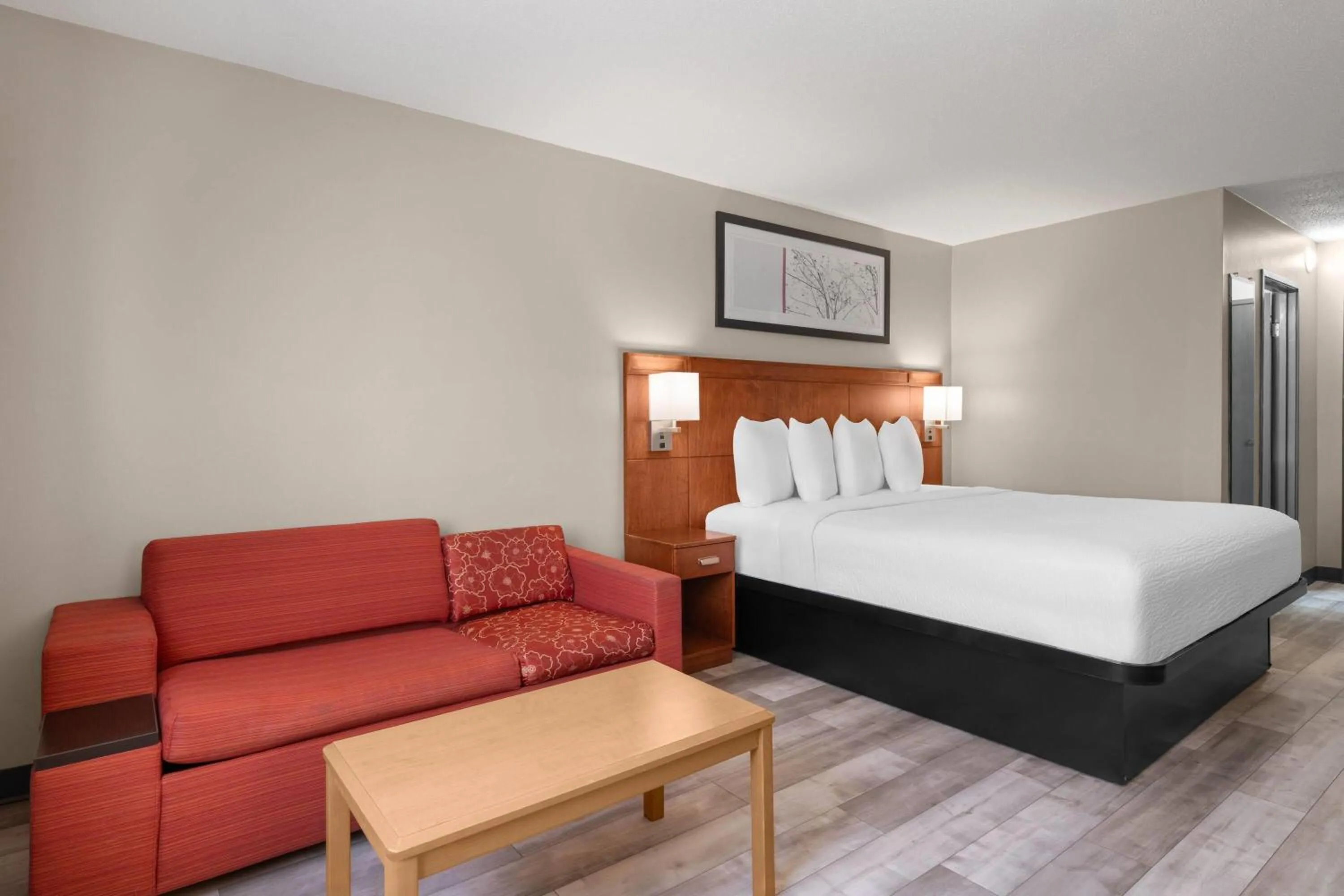 Photo of the whole room, Bed in Travelodge by Wyndham Fargo