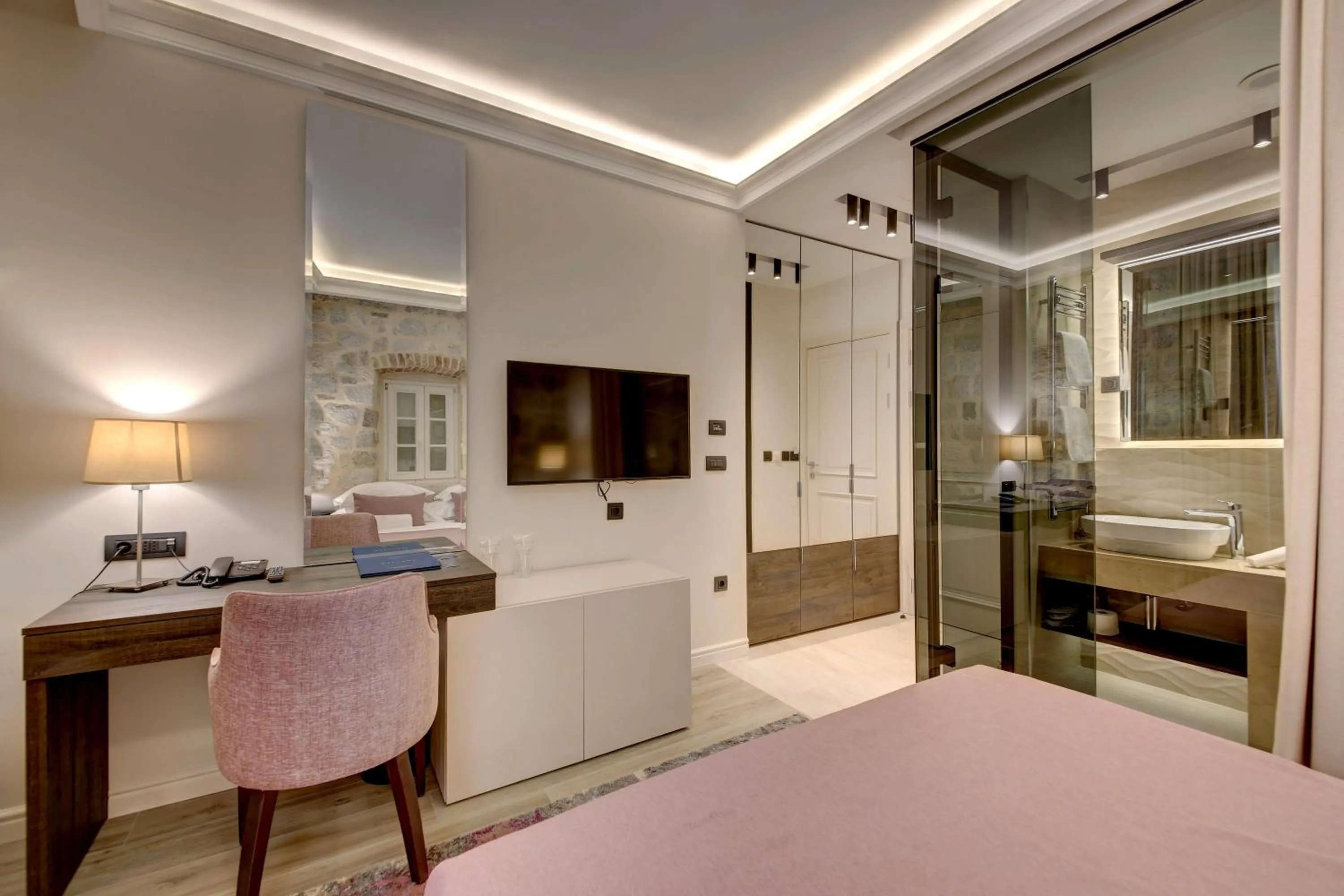 Photo of the whole room, Bed in Heritage Hotel Leon Coronato