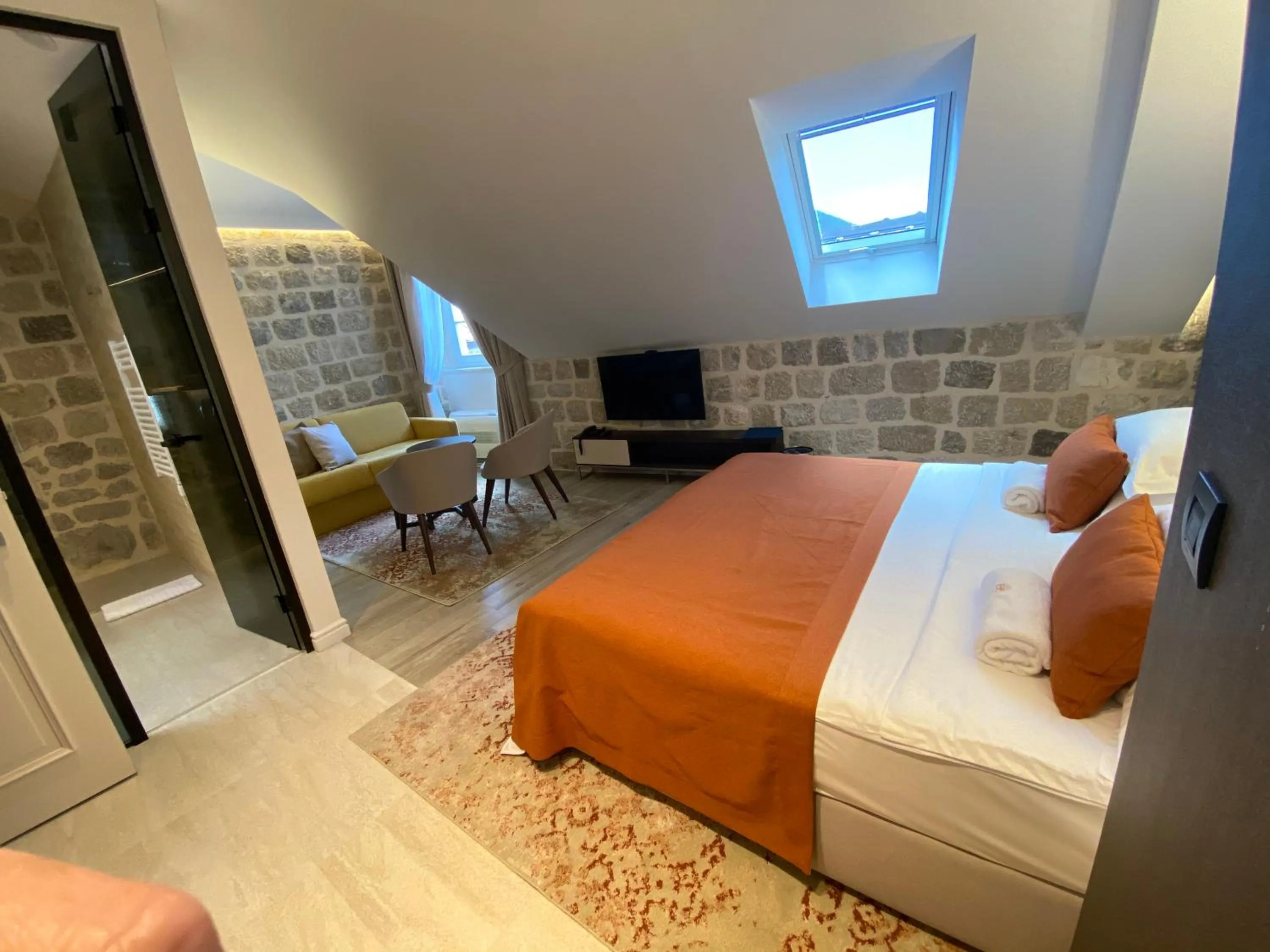 Photo of the whole room, Bed in Heritage Hotel Leon Coronato