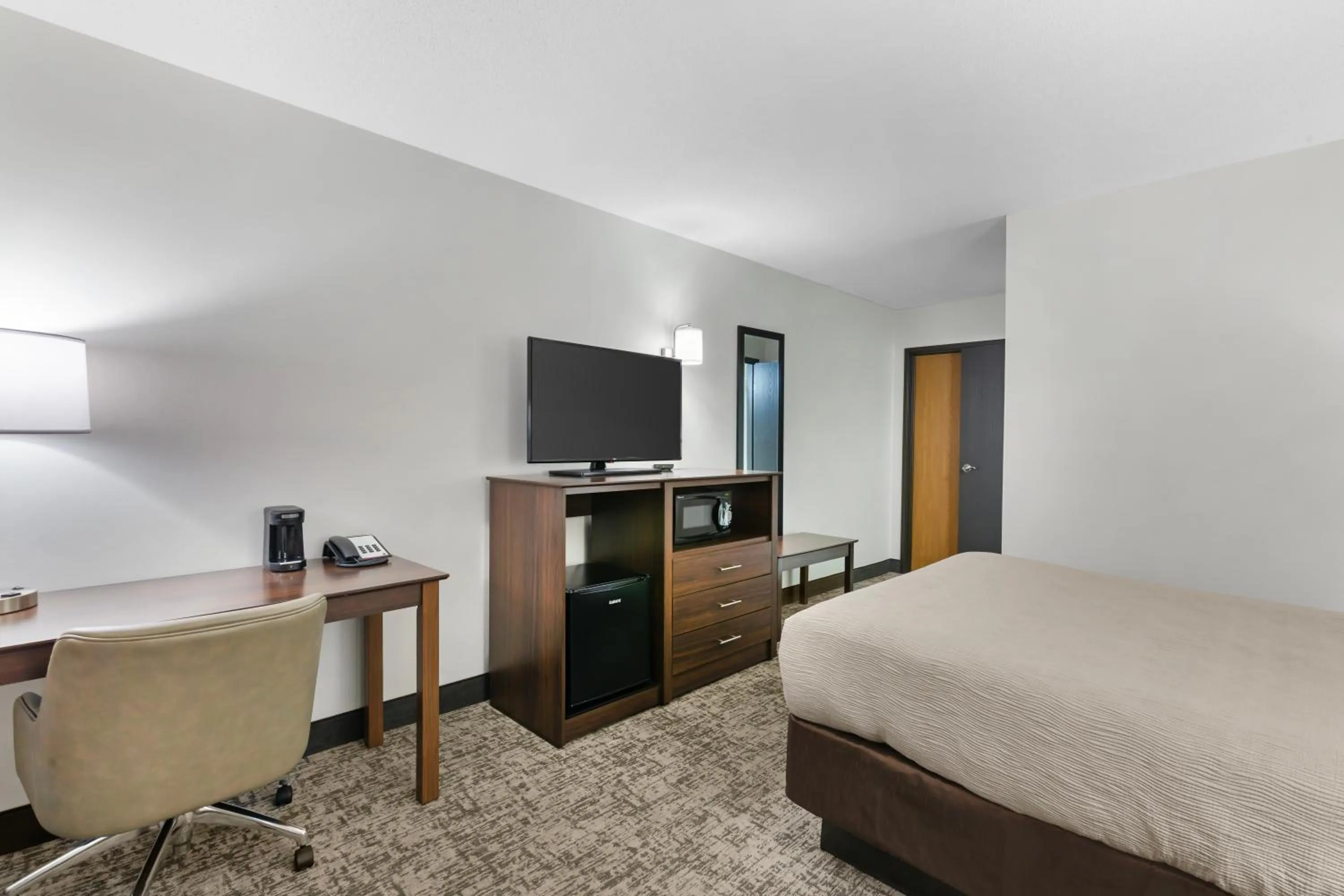 Photo of the whole room, Bed in Quality Inn Columbia Mall