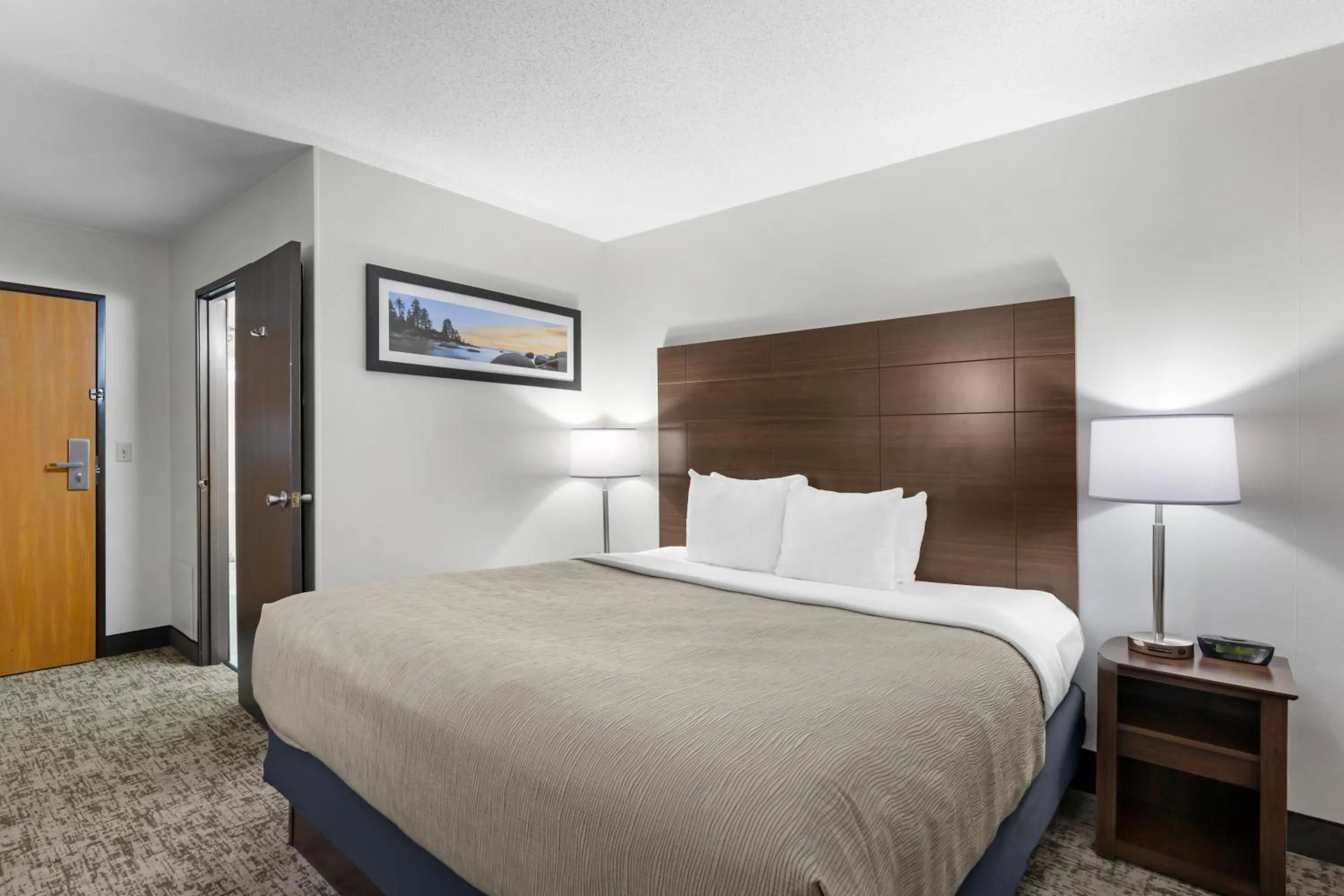 Bed in Quality Inn Columbia Mall