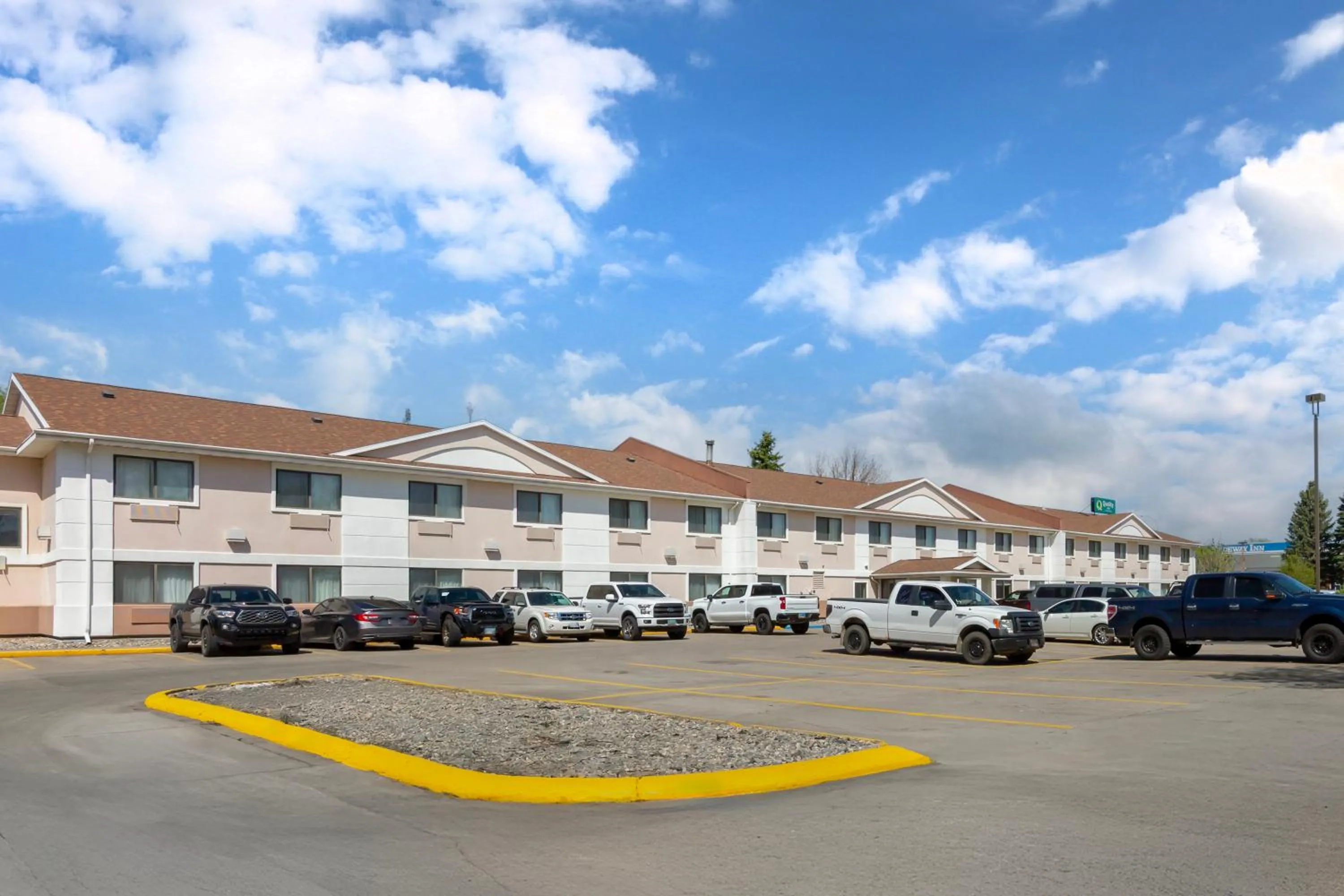 Property building in Quality Inn Columbia Mall