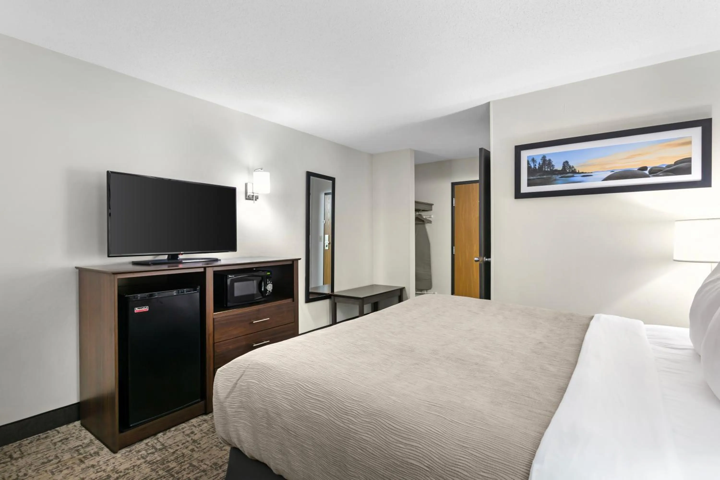 TV and multimedia, Bed in Quality Inn Columbia Mall