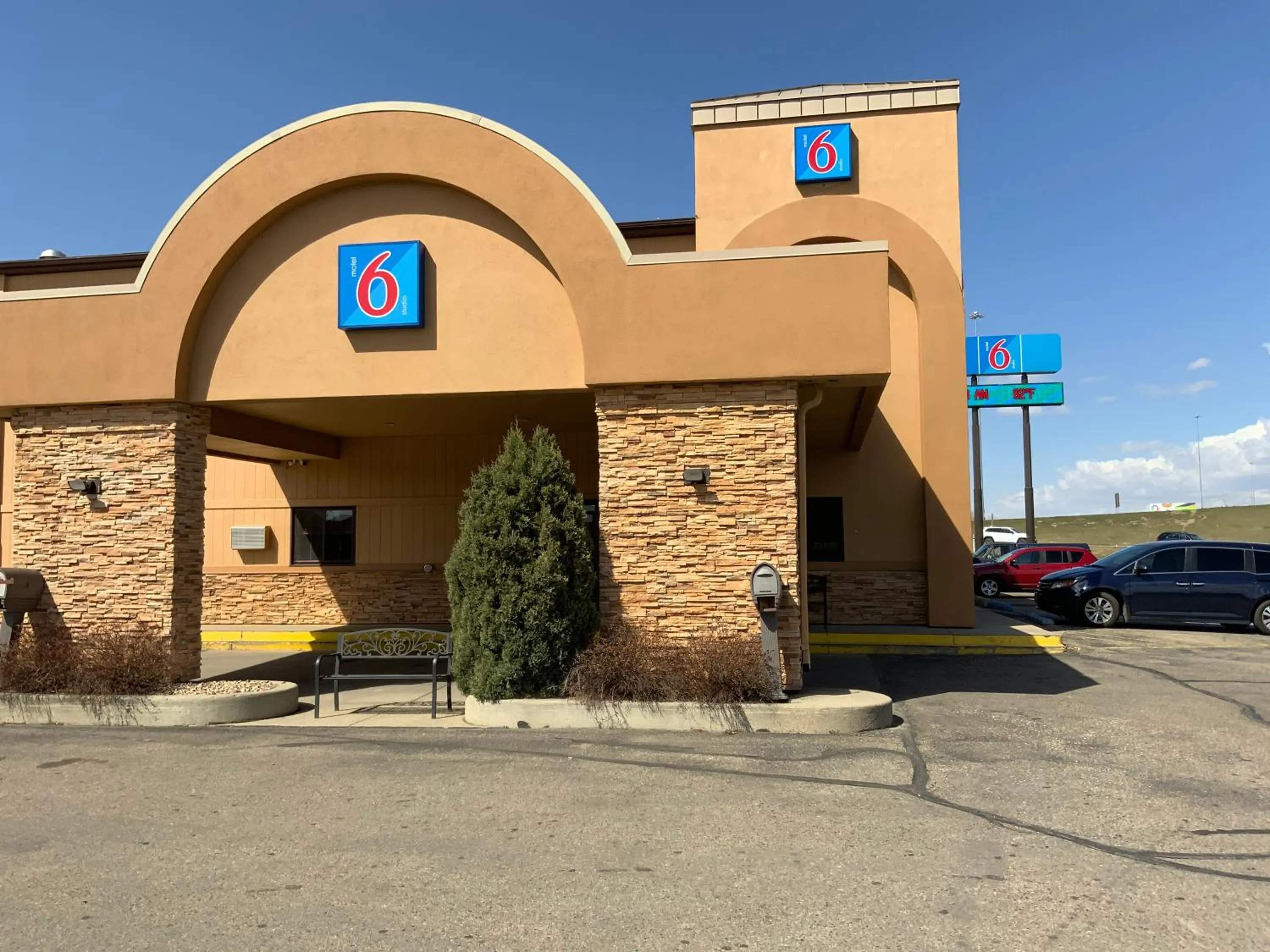 Property building in Motel 6 Minot, ND