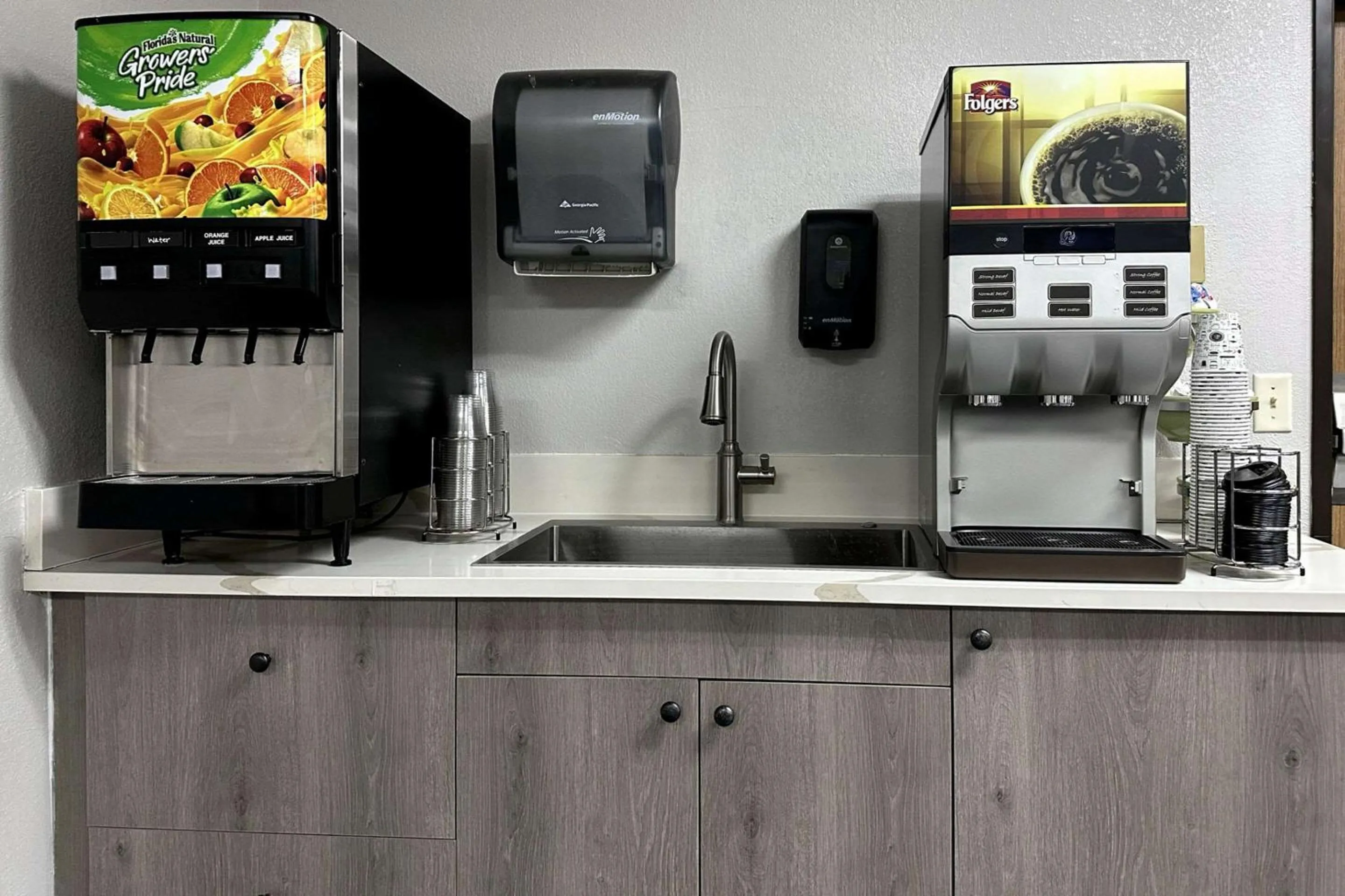 Breakfast in Quality Suites Near West Acres