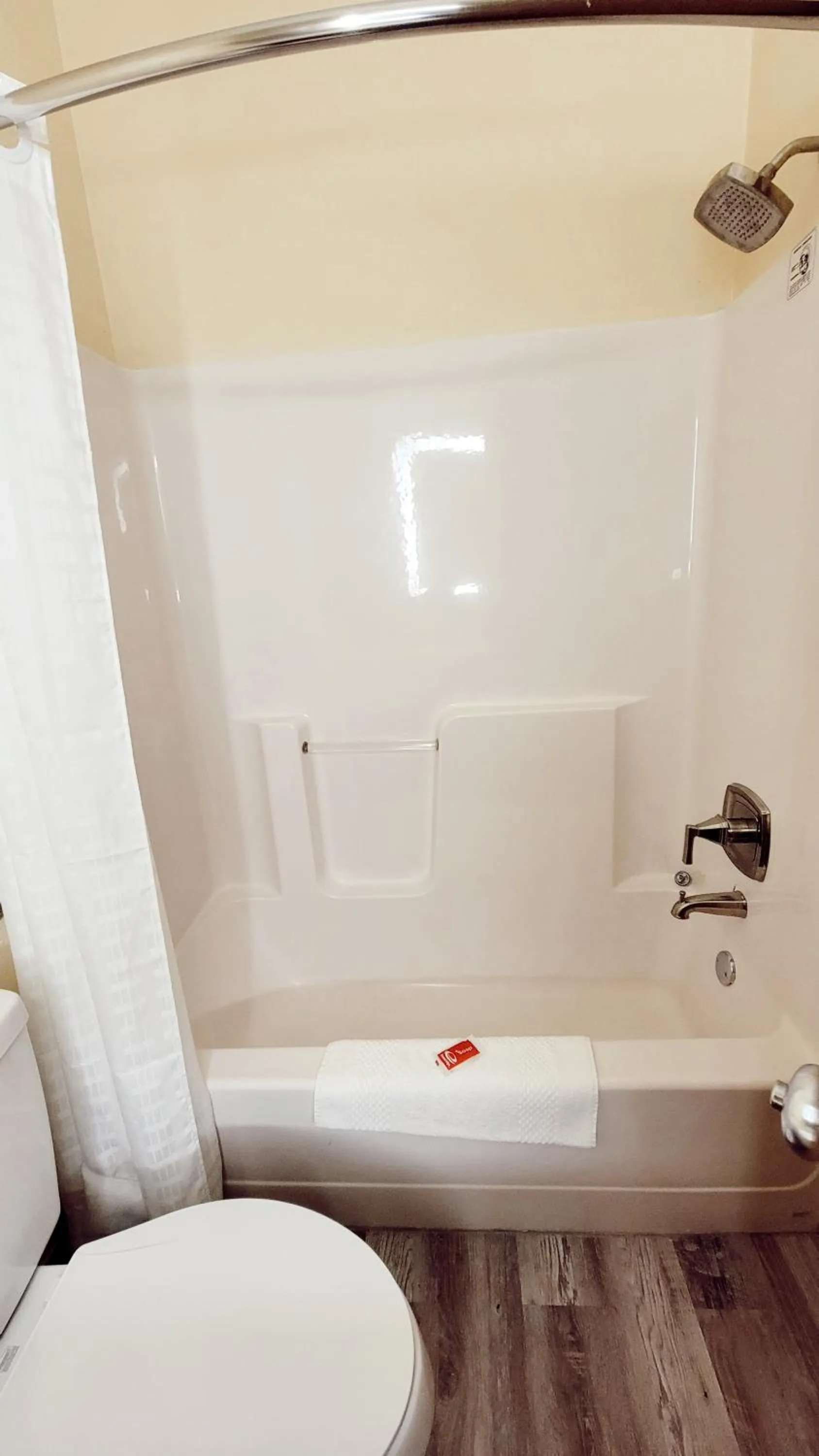 Bathroom in Econo Lodge Fargo - West Acres