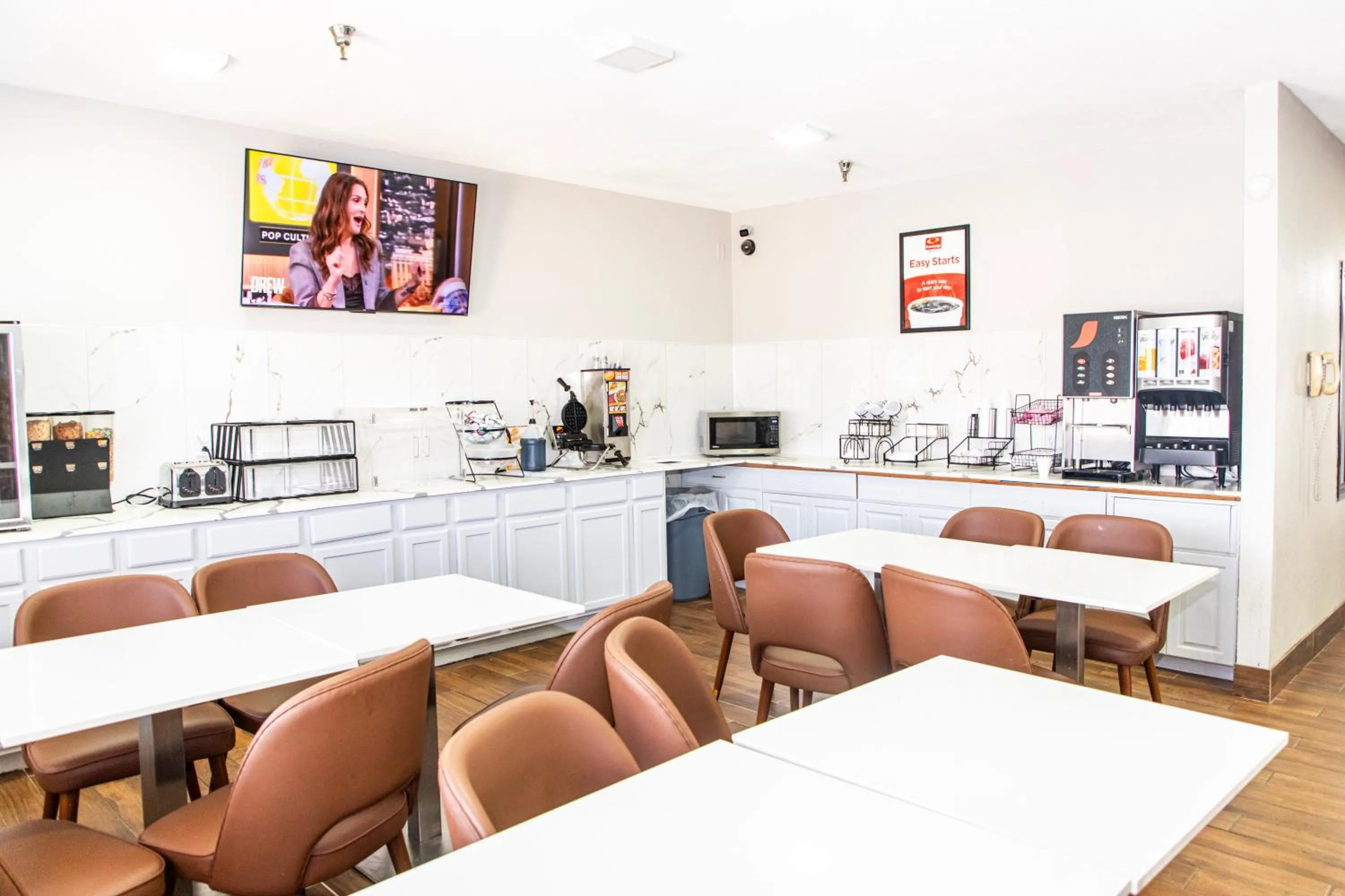 Breakfast in Econo Lodge Fargo - West Acres