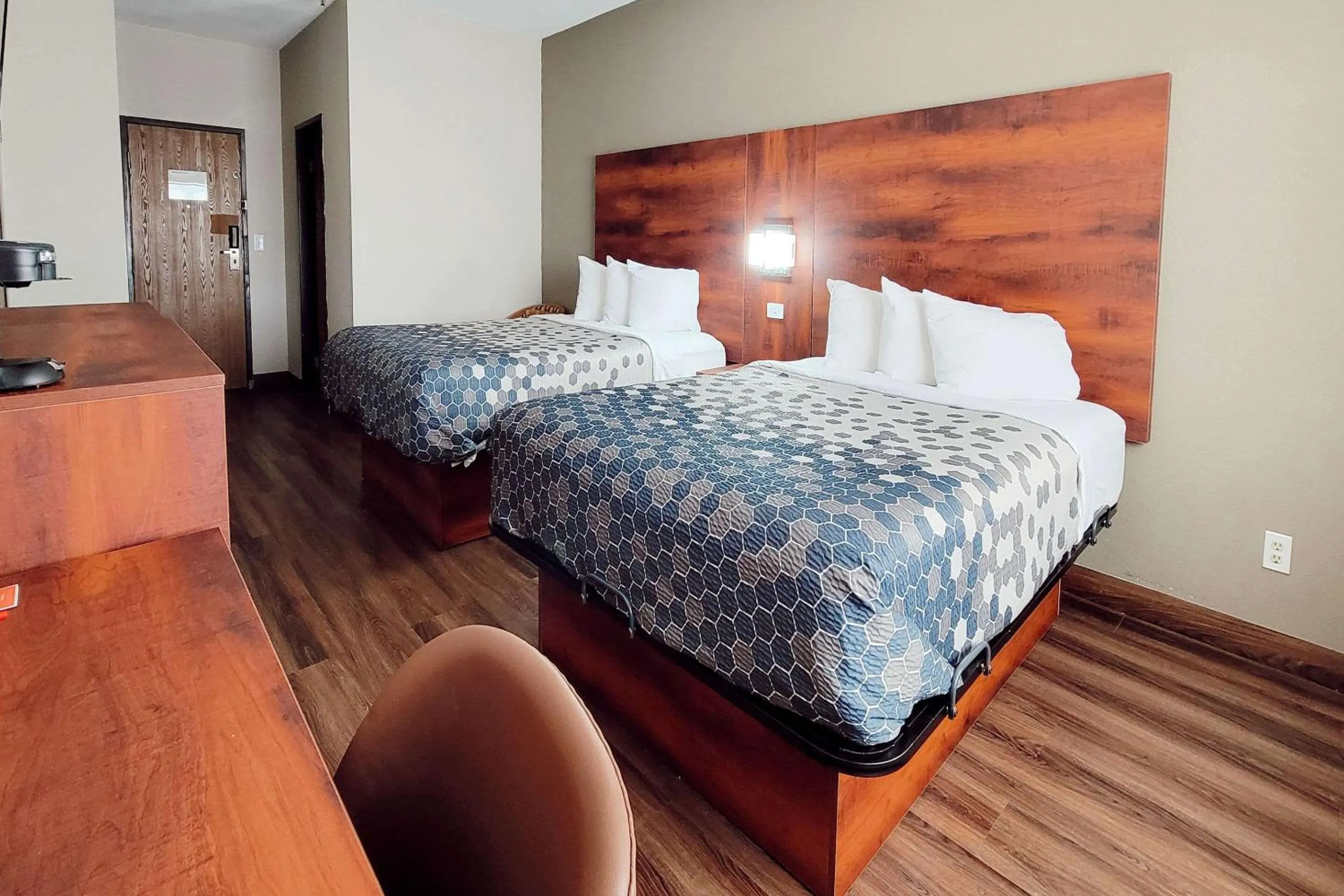 Bedroom, Bed in Econo Lodge Fargo - West Acres