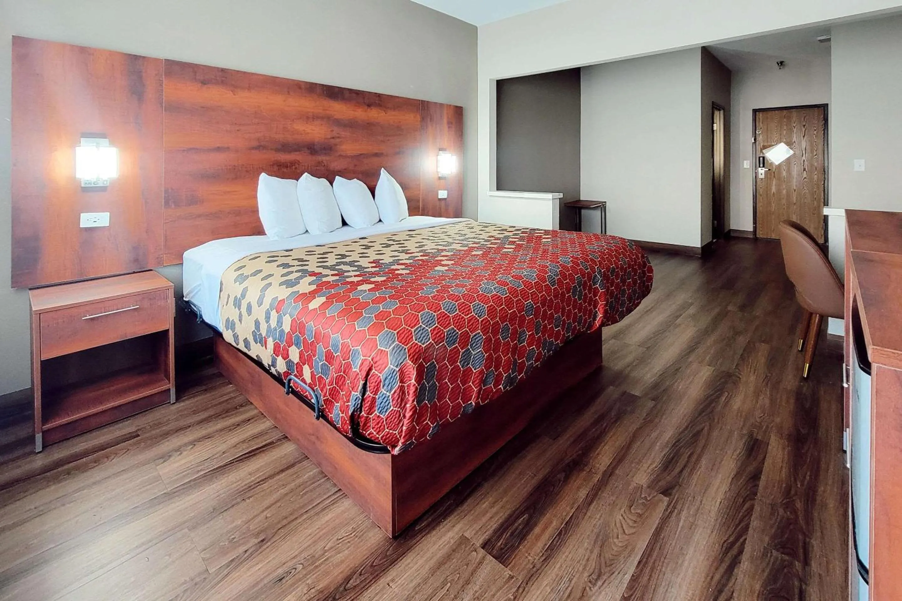 Bedroom, Bed in Econo Lodge Fargo - West Acres