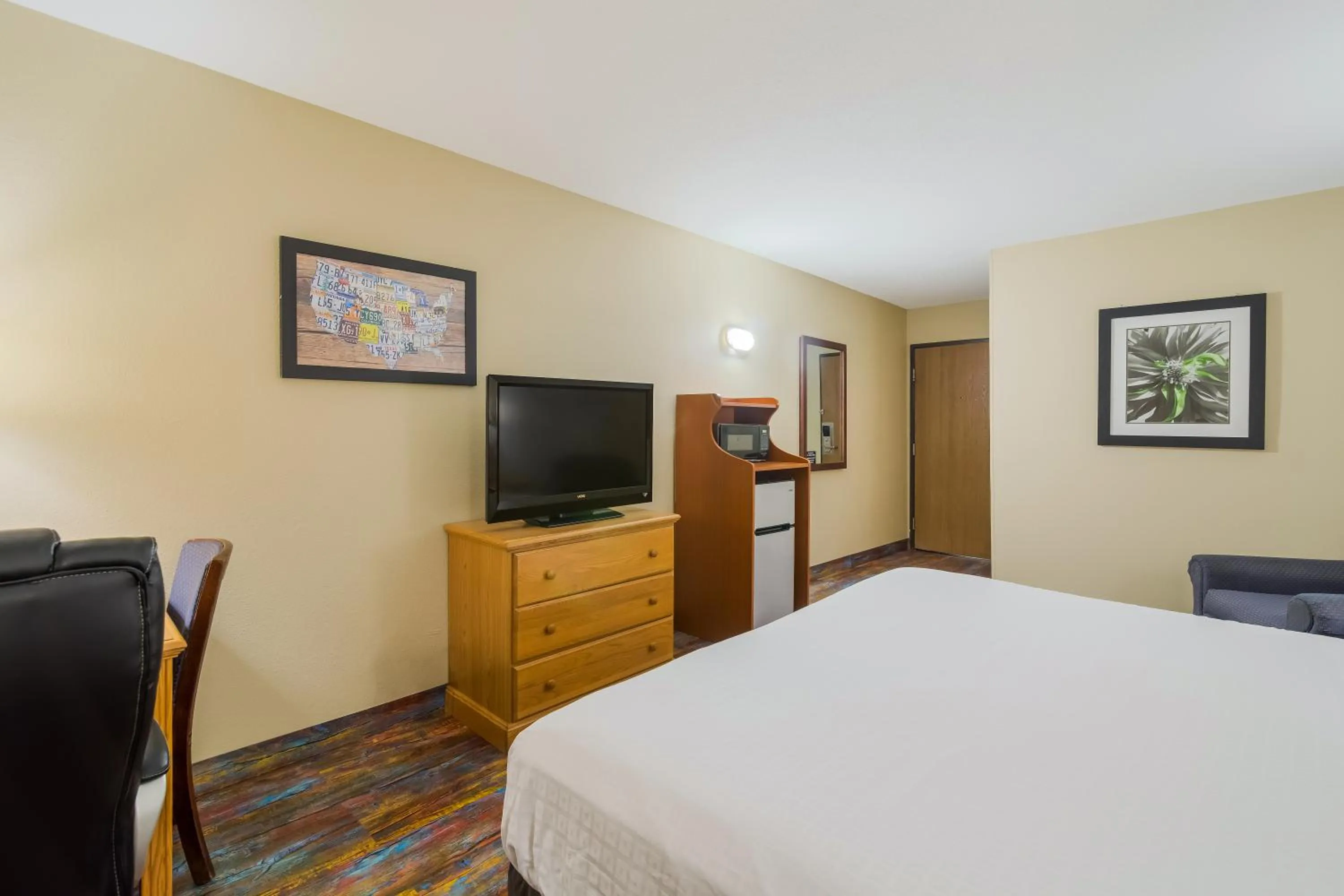 Bed in Americas Best Value Inn Fargo