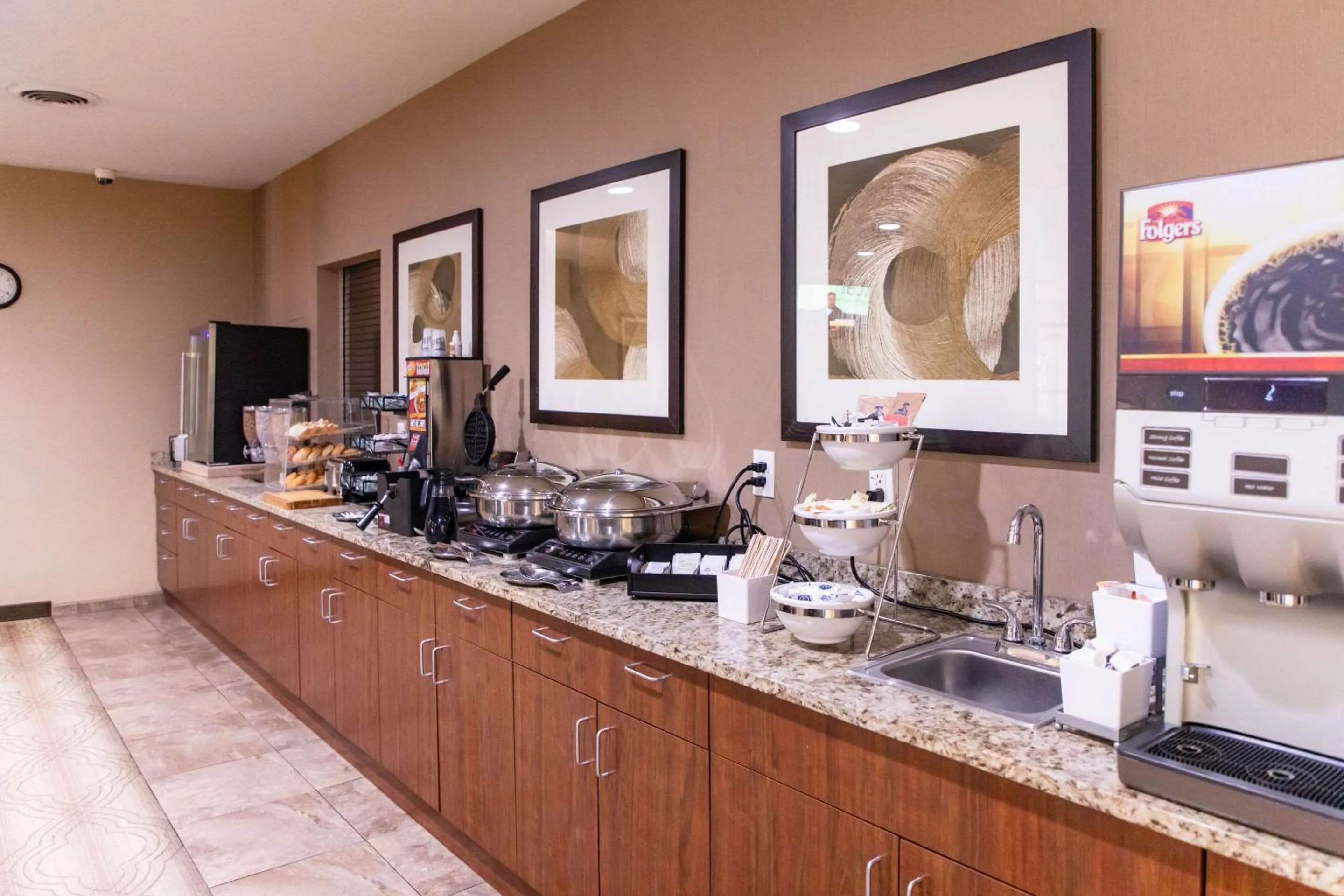 Breakfast in MainStay Suites Fargo - I-94 Medical Center