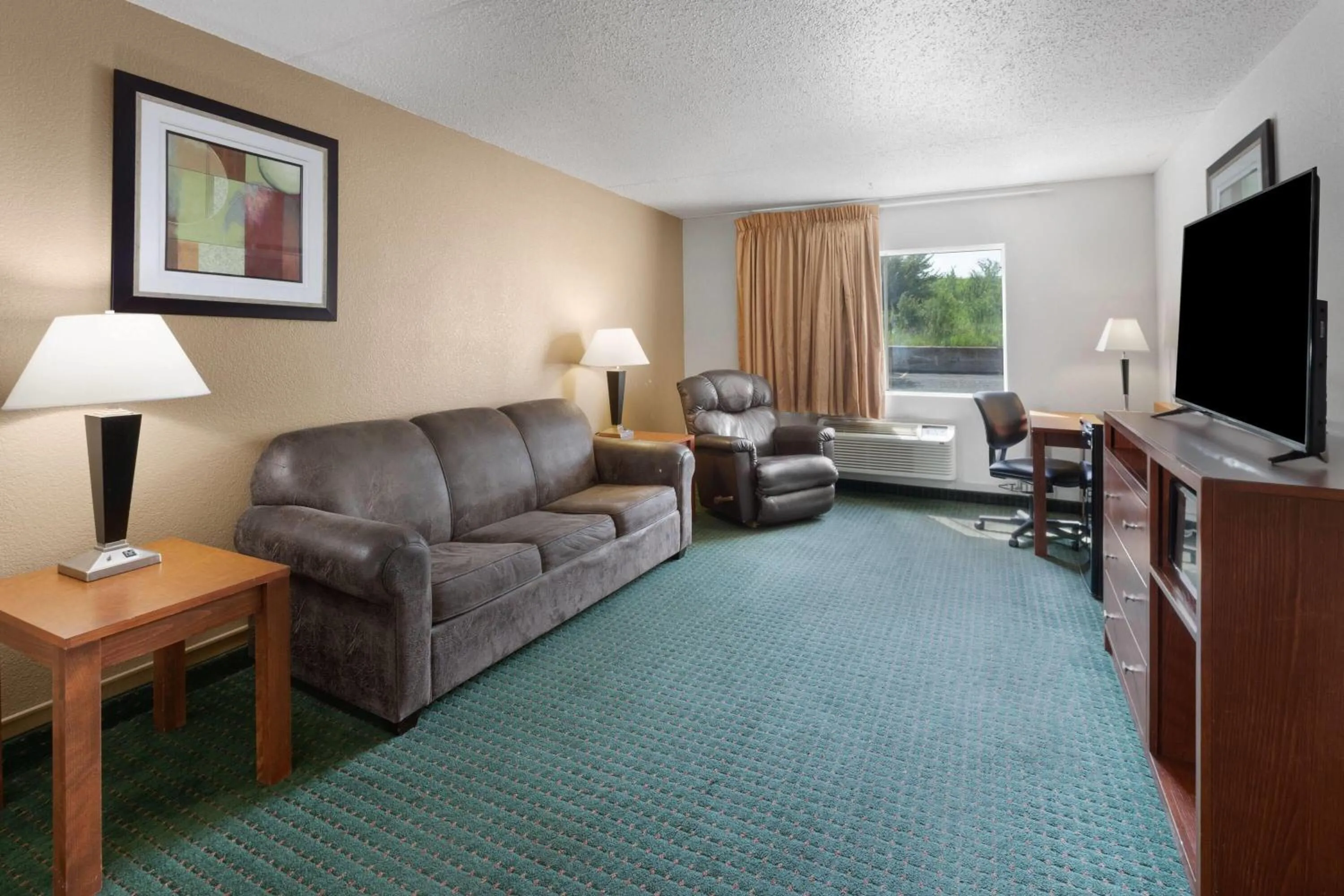 Photo of the whole room in Baymont by Wyndham Jamestown Conference Center & Water Park