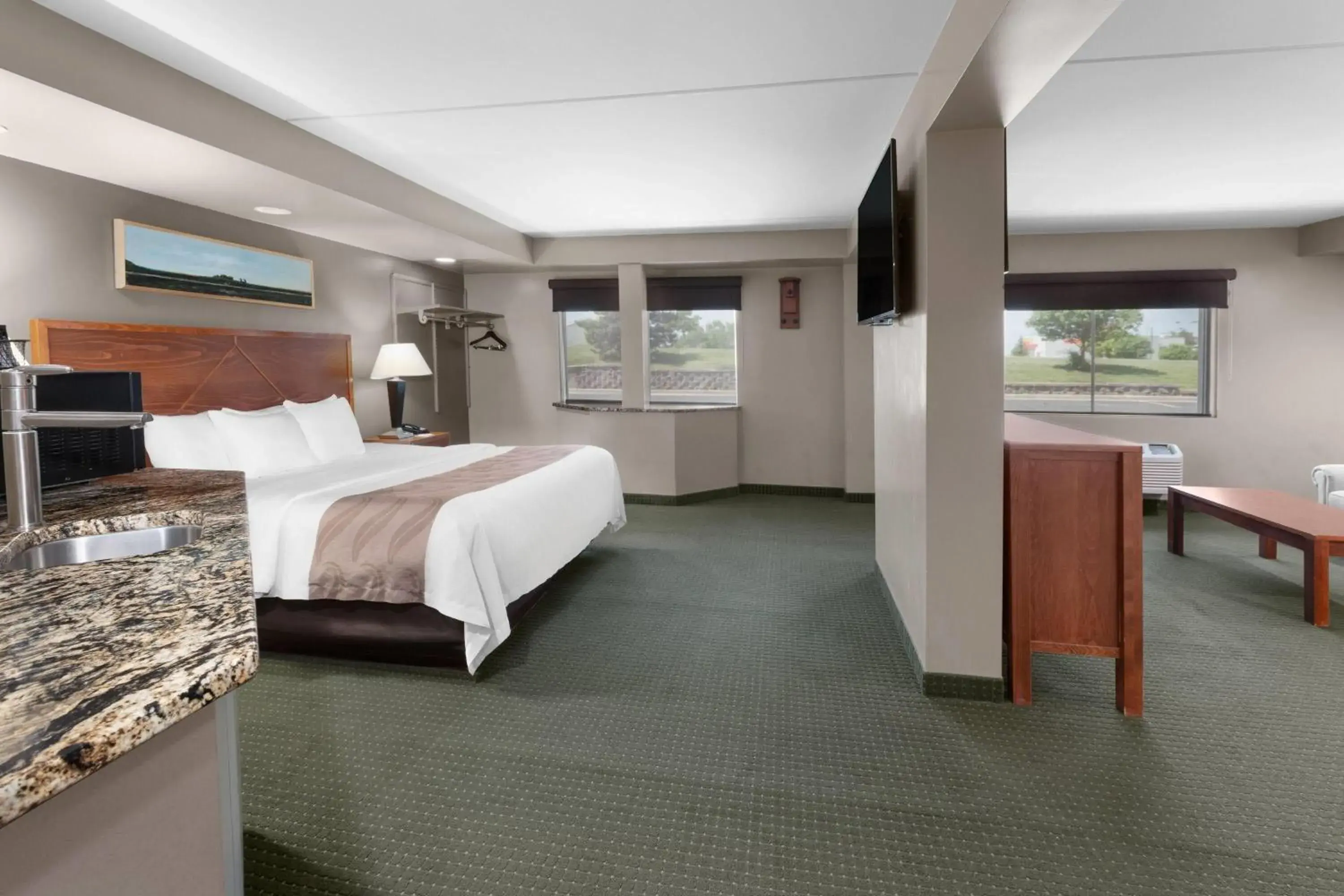 King Room with Jetted Tub - Non-Smoking in Baymont by Wyndham Jamestown Conference Center & Water Park King Room with Jetted Tub - Non-Smoking in Baymont by Wyndham Jamestown Conference Center & Water Park