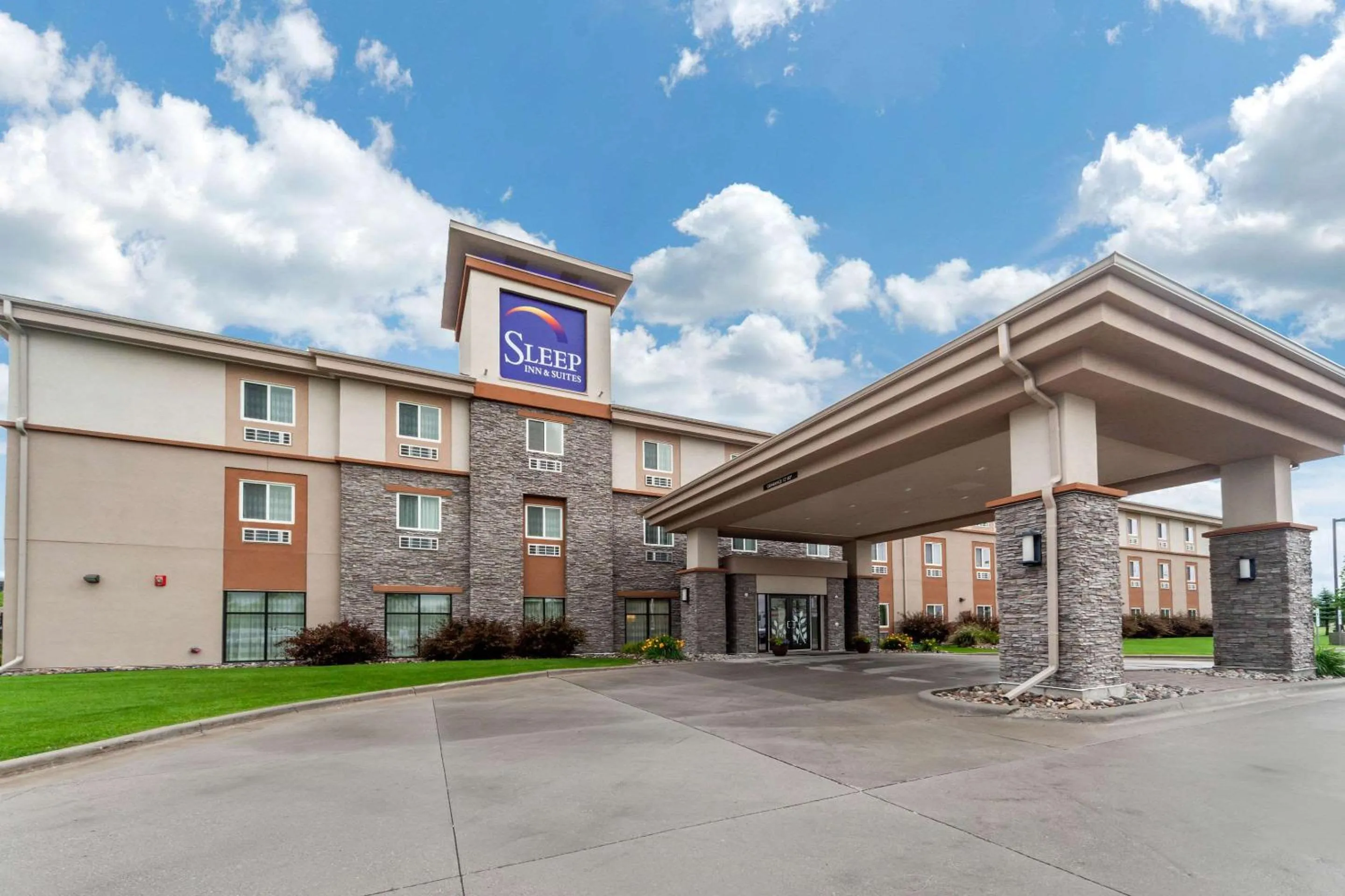 Property building in Sleep Inn & Suites Grand Forks Near Alerus Center