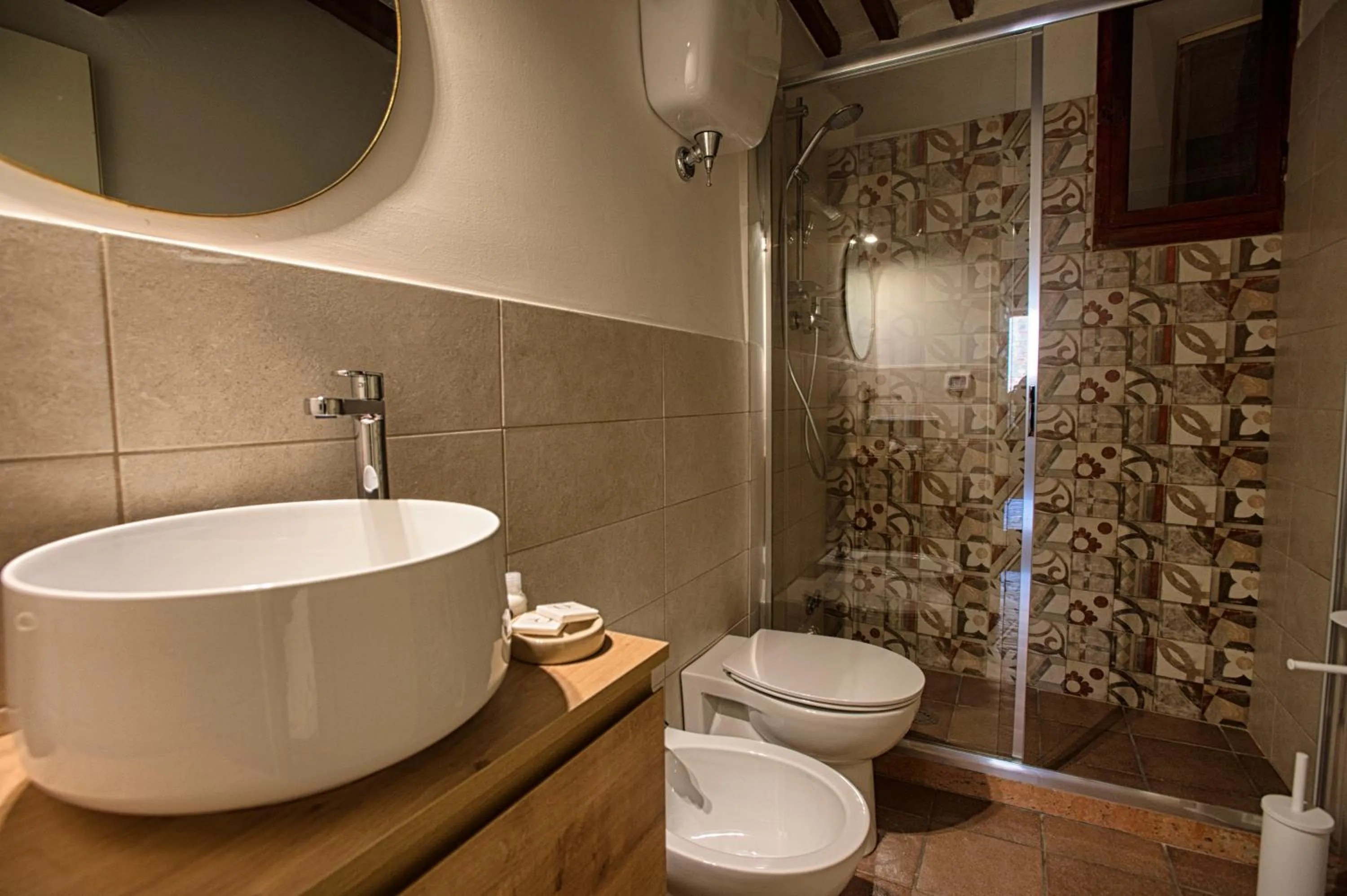 Shower in La Giuggiola Sweet Home