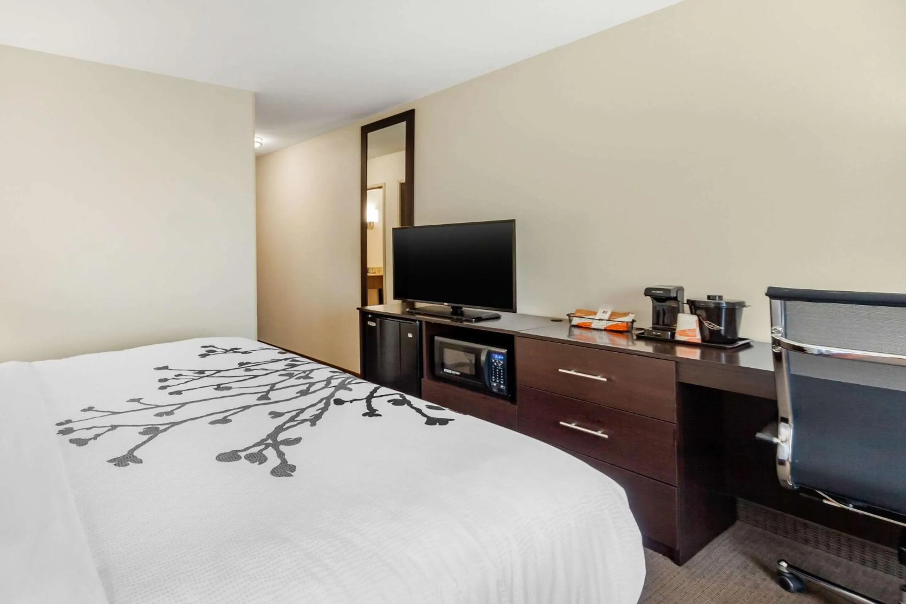 Bedroom, Bed in Sleep Inn & Suites Fargo Medical Center