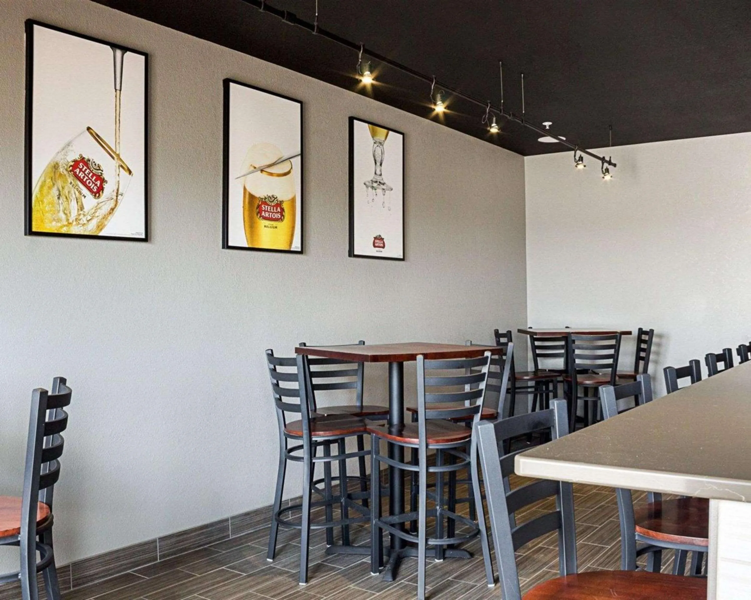 Lounge or bar in Quality Inn & Suites Minot North