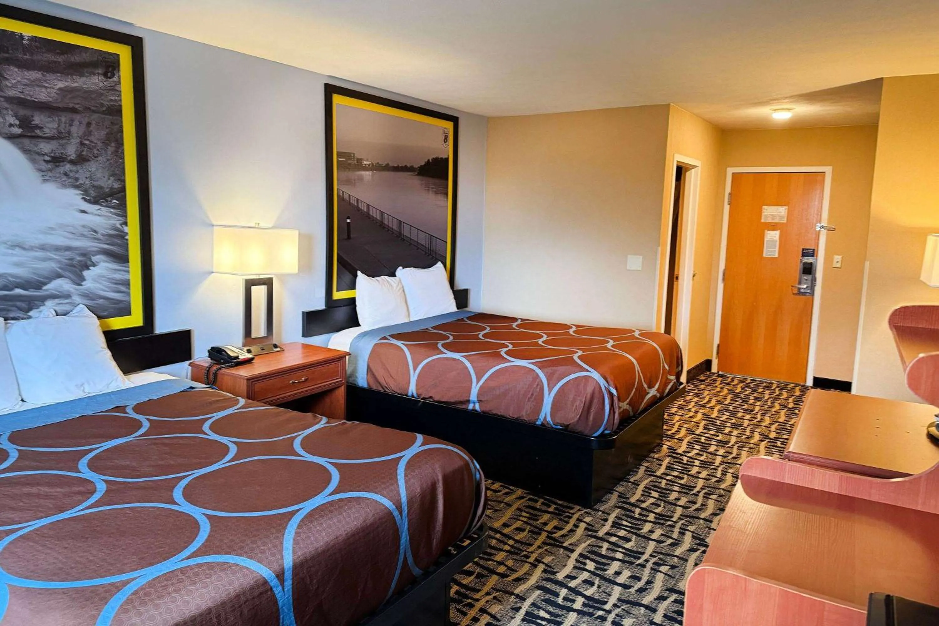 Photo of the whole room, Bed in Rodeway Inn