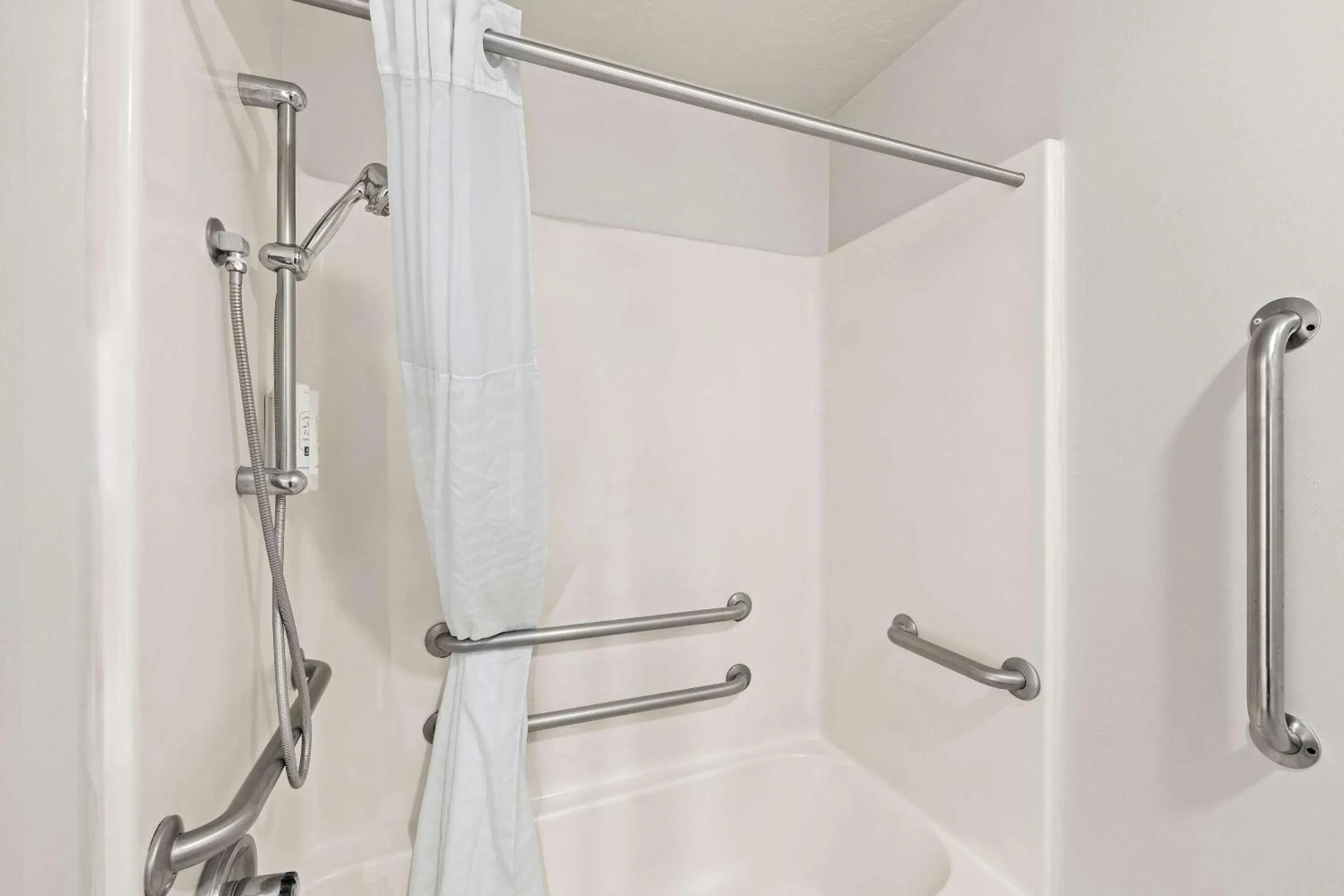 Bedroom in Quality Inn