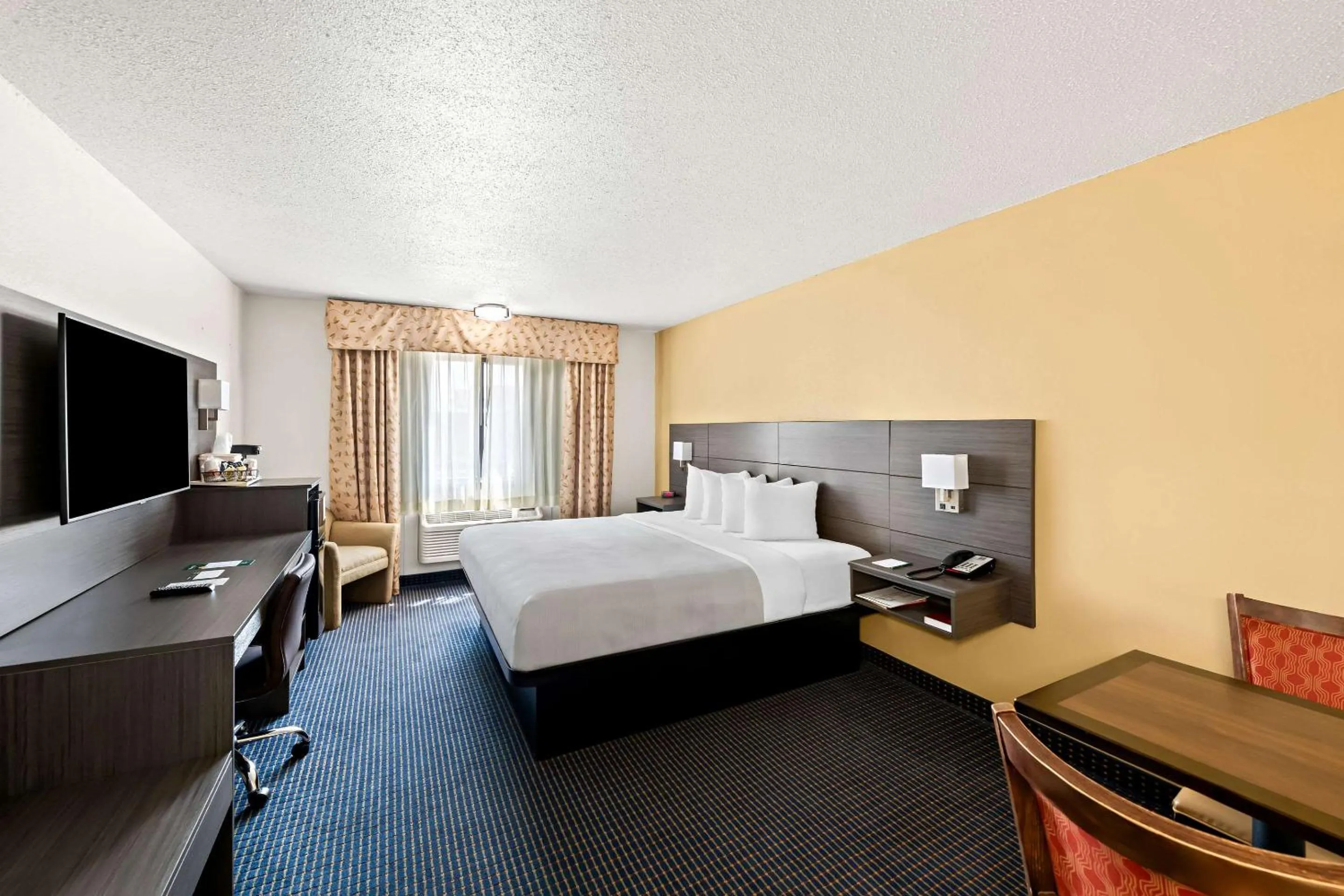 Bedroom, Bed in Quality Inn