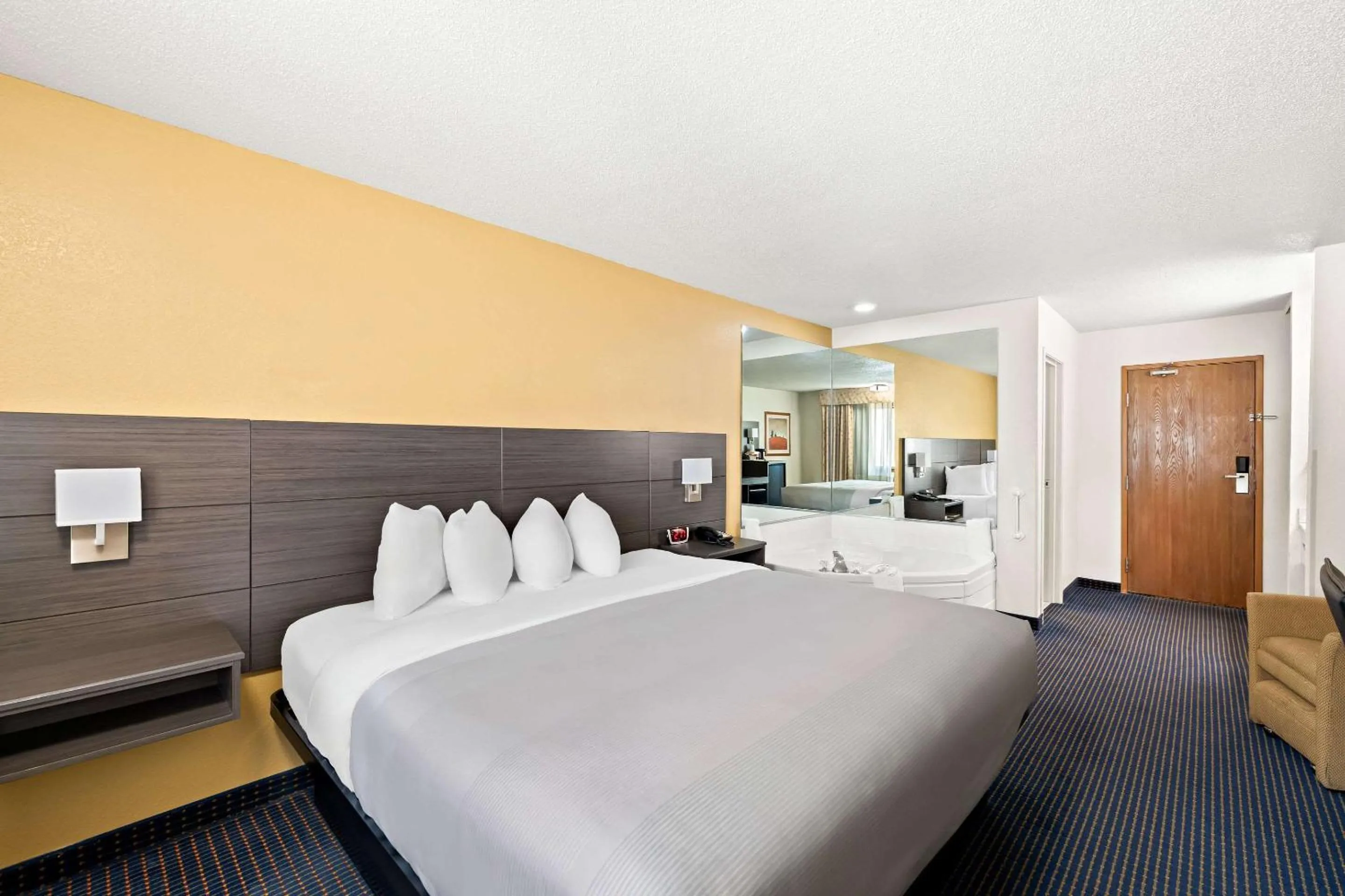 Bedroom, Bed in Quality Inn