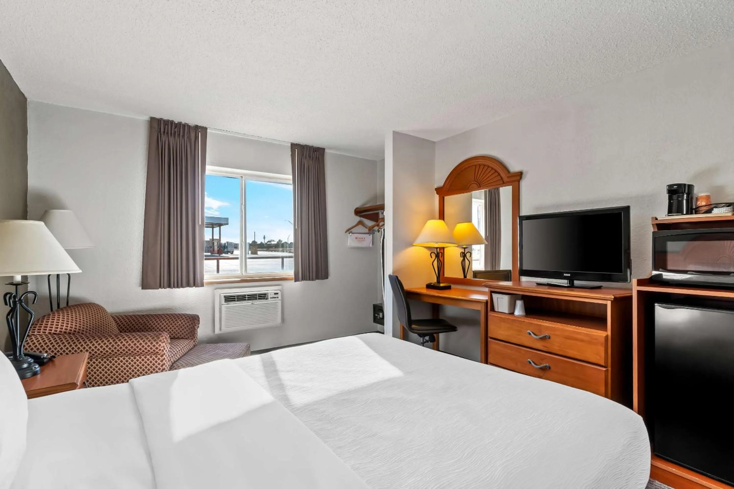 Bedroom, Bed in Quality Inn Sidney I-80