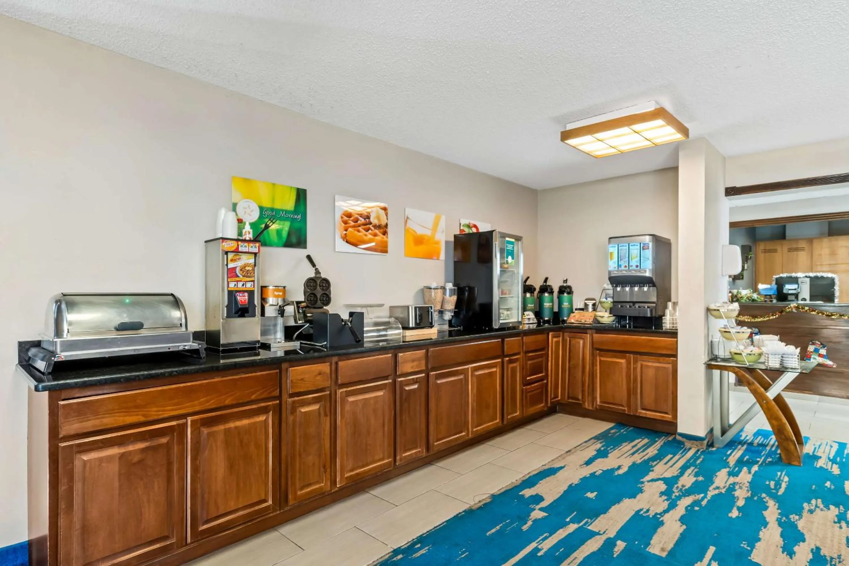 Breakfast in Quality Inn Sidney I-80