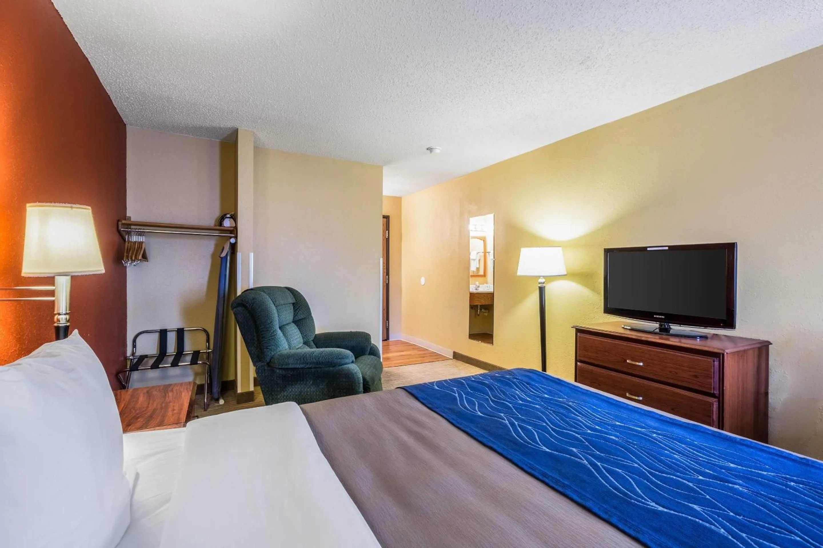 Bedroom, Bed in Quality Inn Scottsbluff