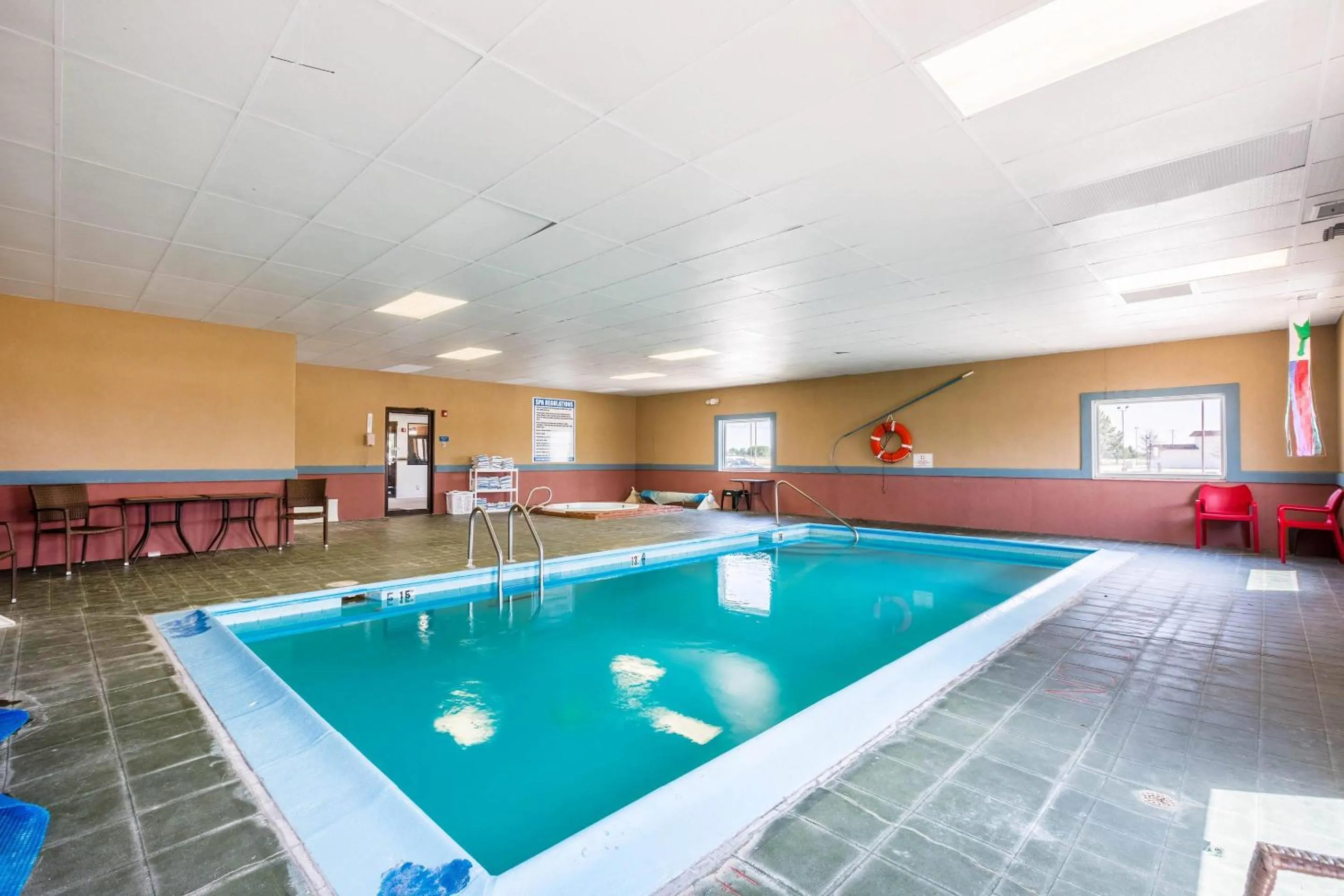 Swimming pool in Quality Inn Scottsbluff