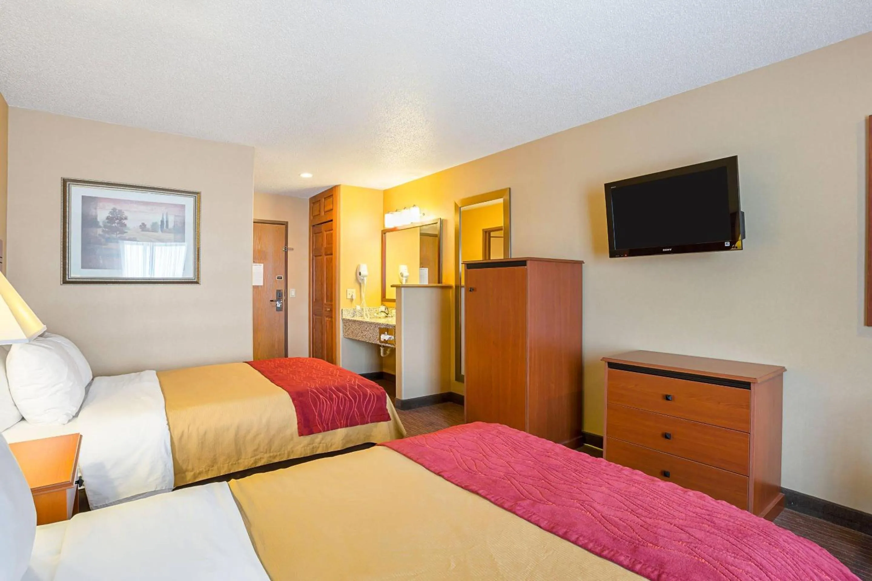 Bedroom, Bed in Quality Inn York