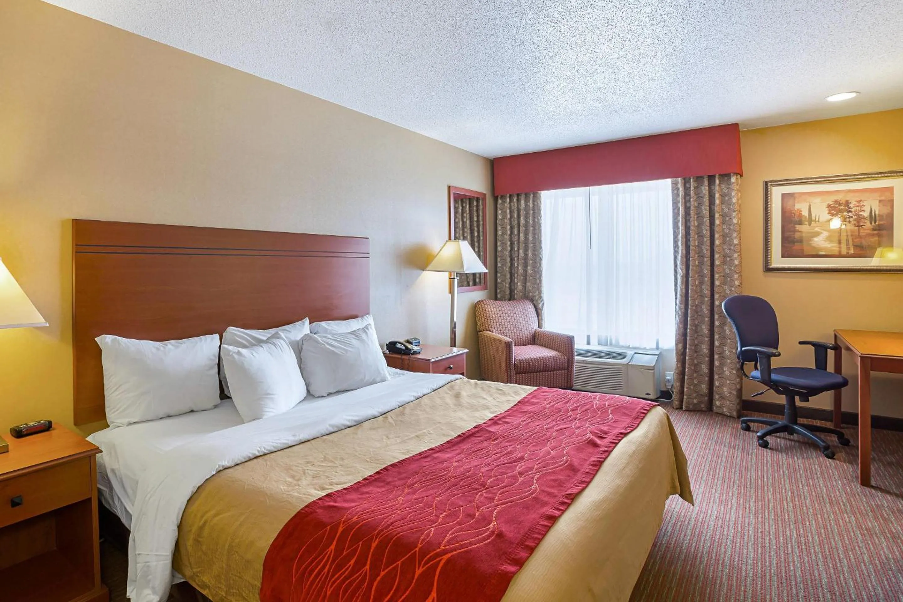 Bedroom, Bed in Quality Inn York