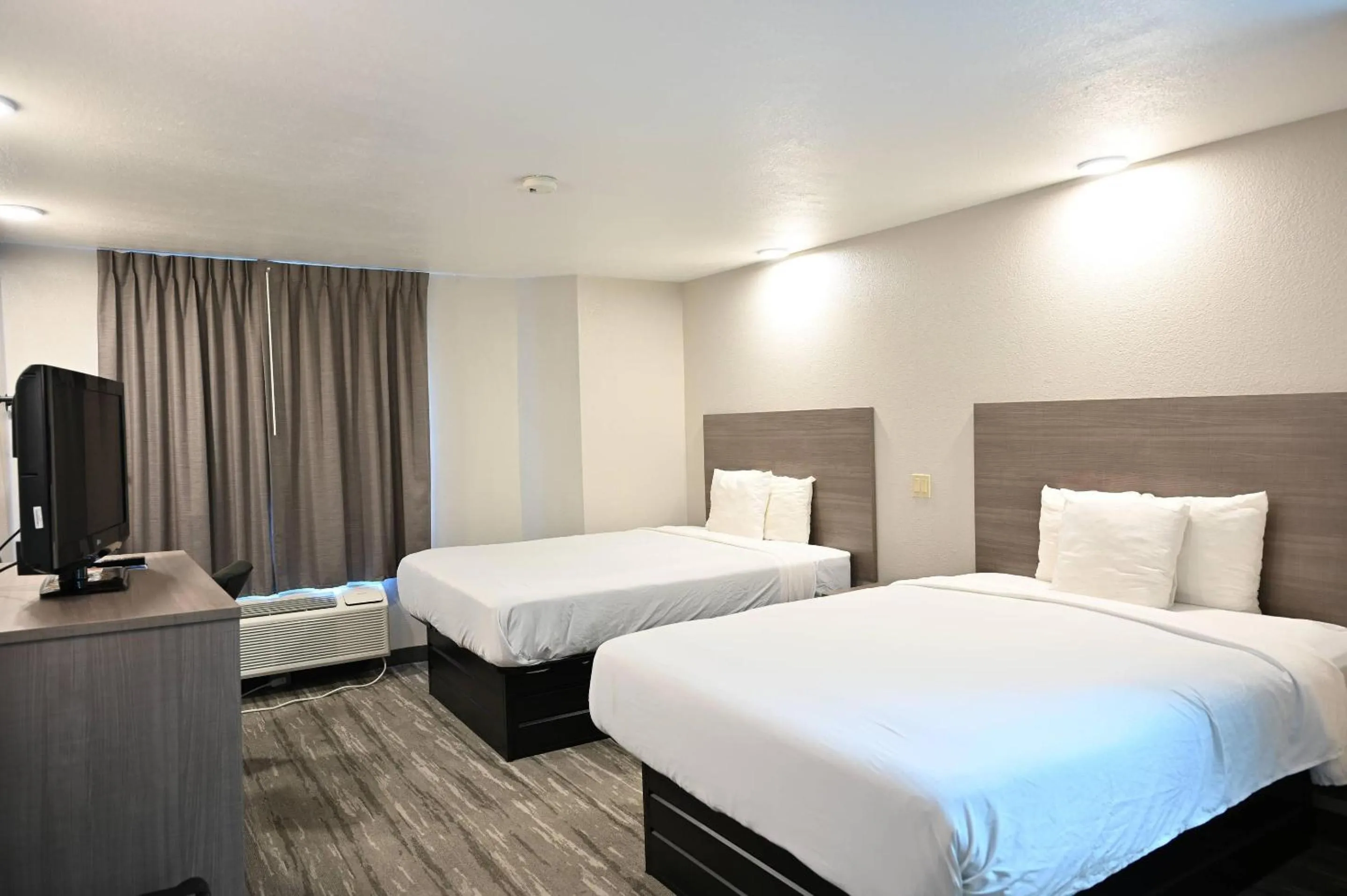 Bedroom, Bed in Rodeway Inn