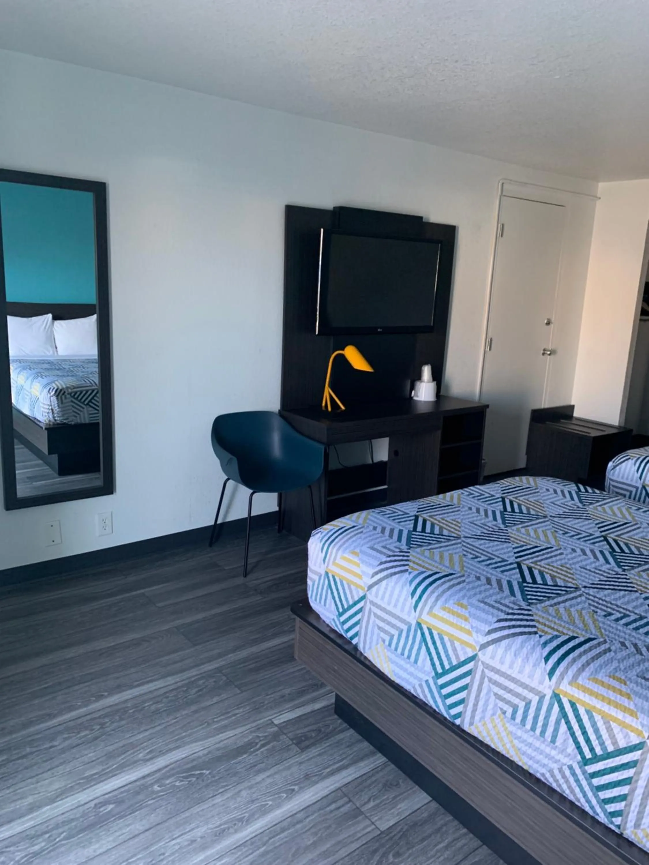 Bedroom, Bed in Motel 6-Lincoln, NE - Airport