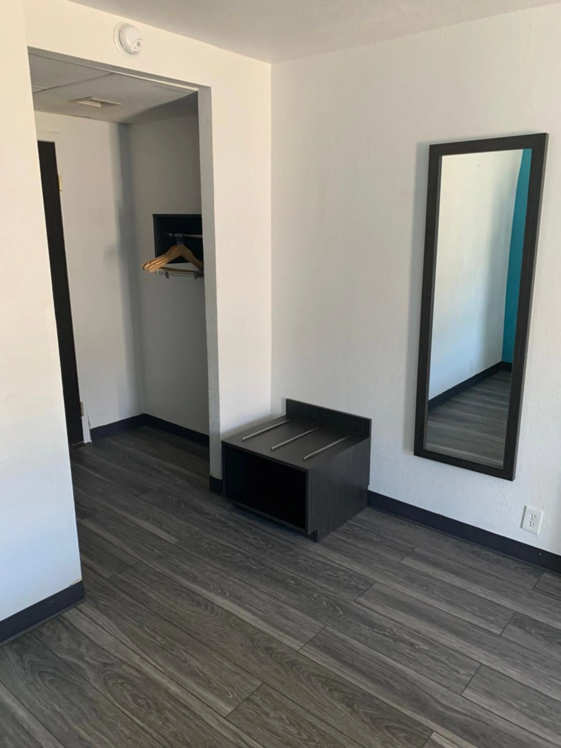 Bedroom in Motel 6-Lincoln, NE - Airport