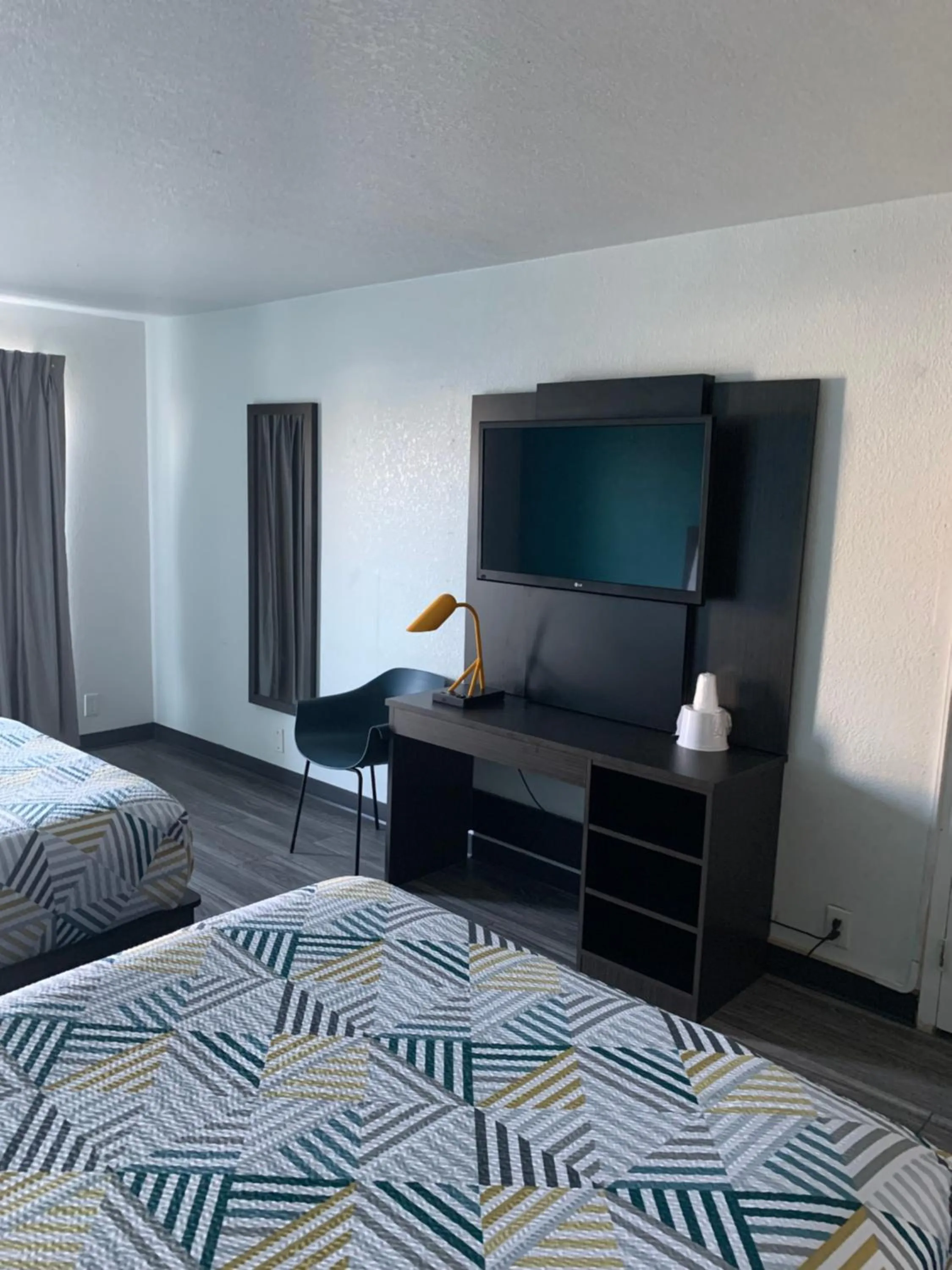 Bedroom, Bed in Motel 6-Lincoln, NE - Airport