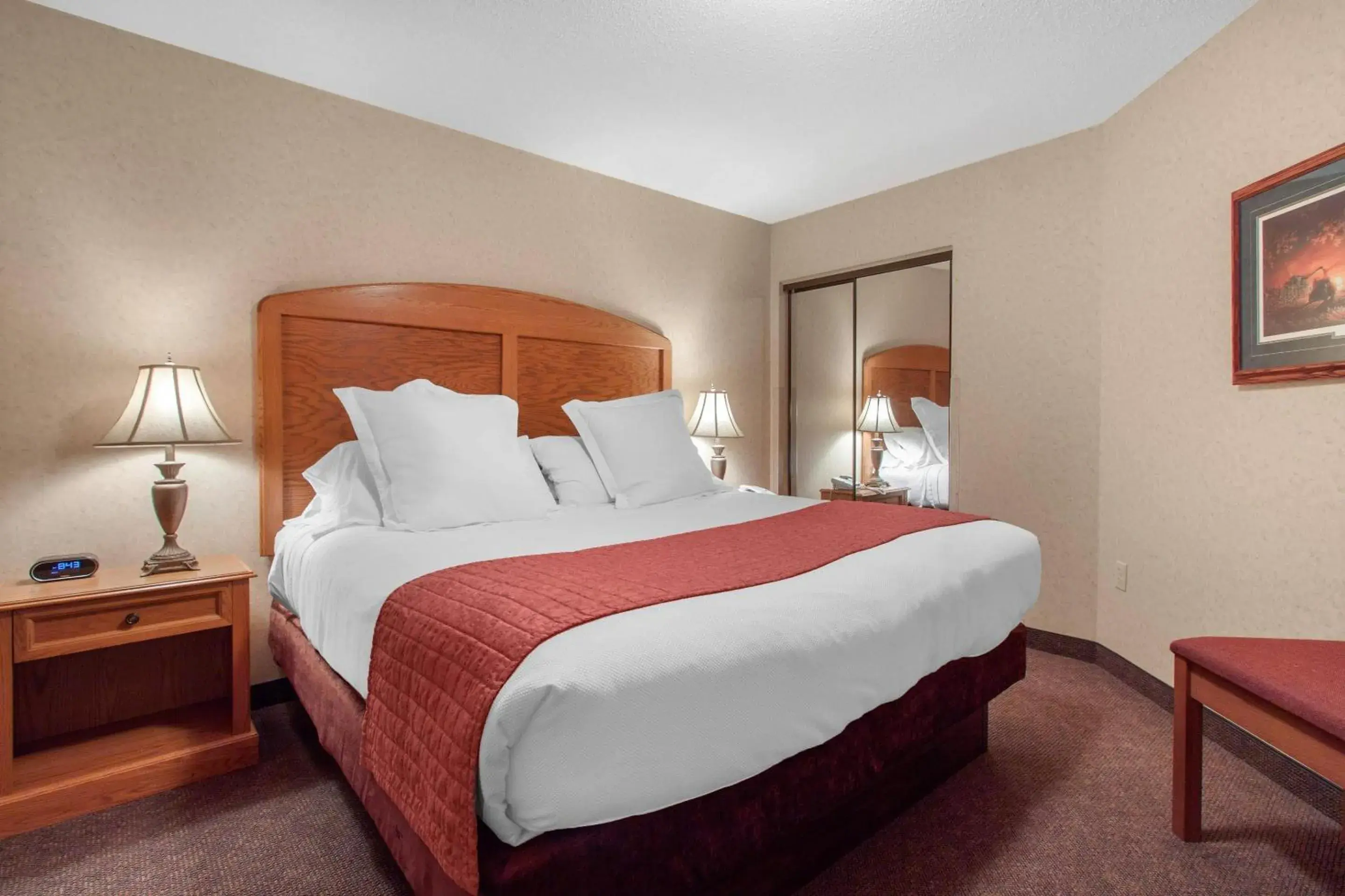 King Suite with Sofa Bed - Non-Smoking in Norfolk Lodge & Suites, an Ascend Collection Hotel King Suite with Sofa Bed - Non-Smoking in Norfolk Lodge & Suites, an Ascend Collection Hotel