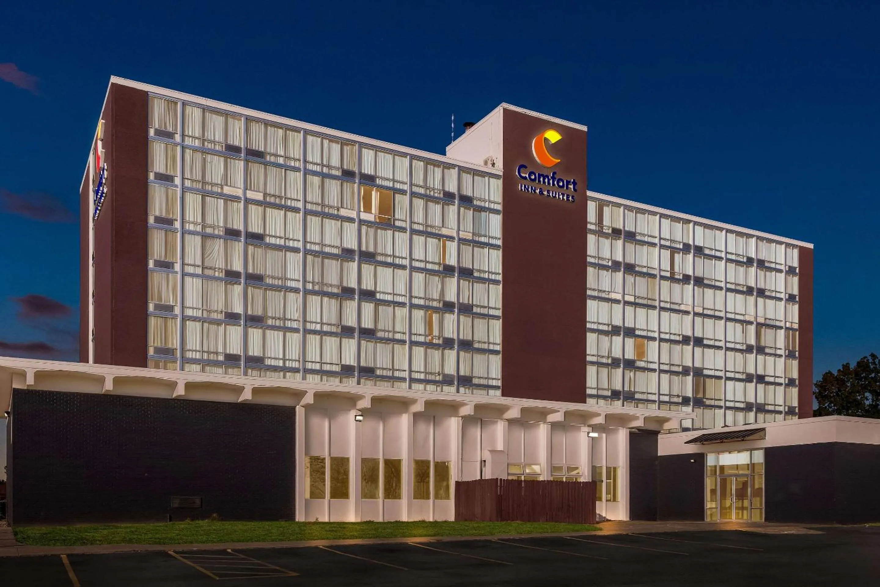Property building in Comfort Inn & Suites Omaha Central