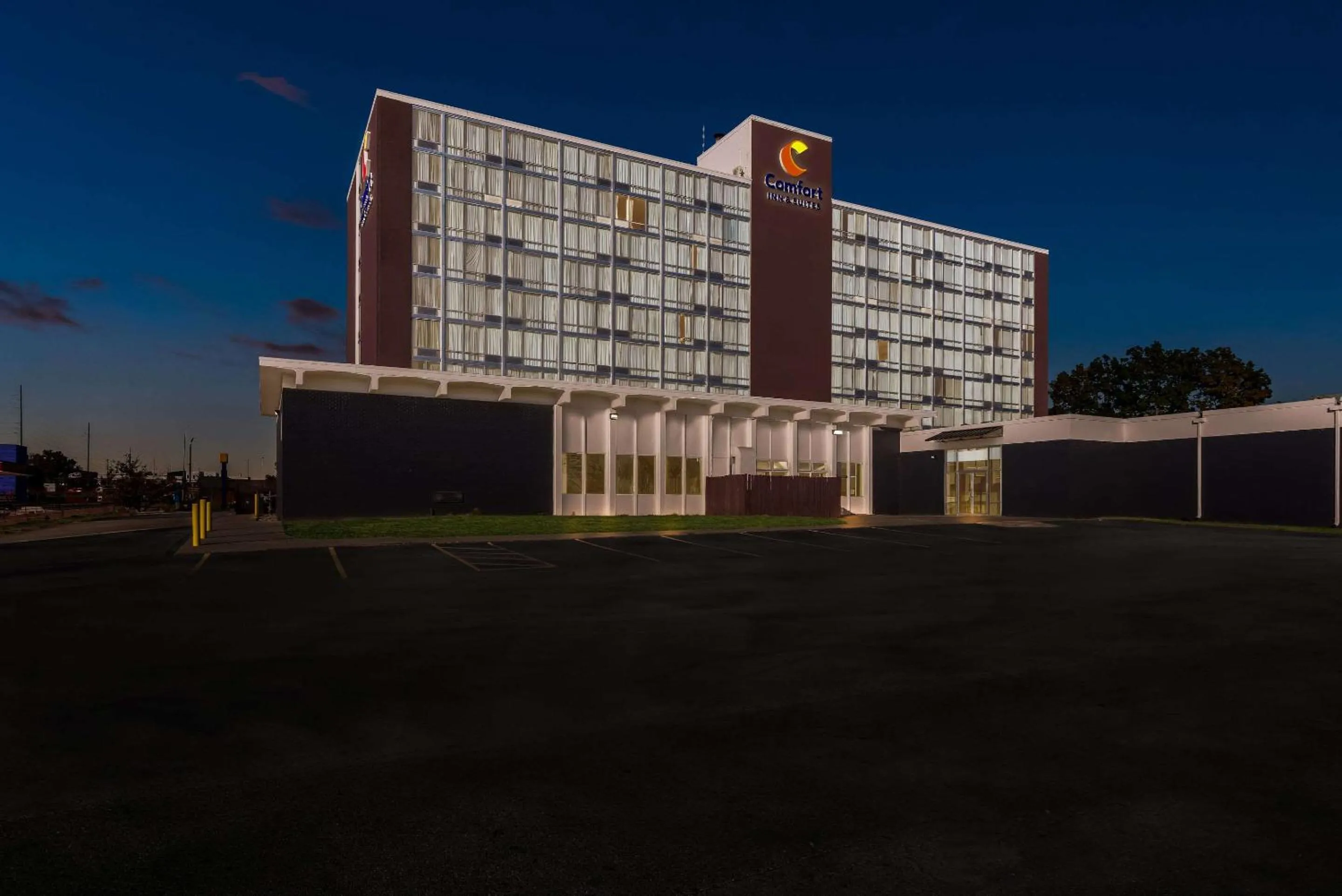 Property building in Comfort Inn & Suites Omaha Central