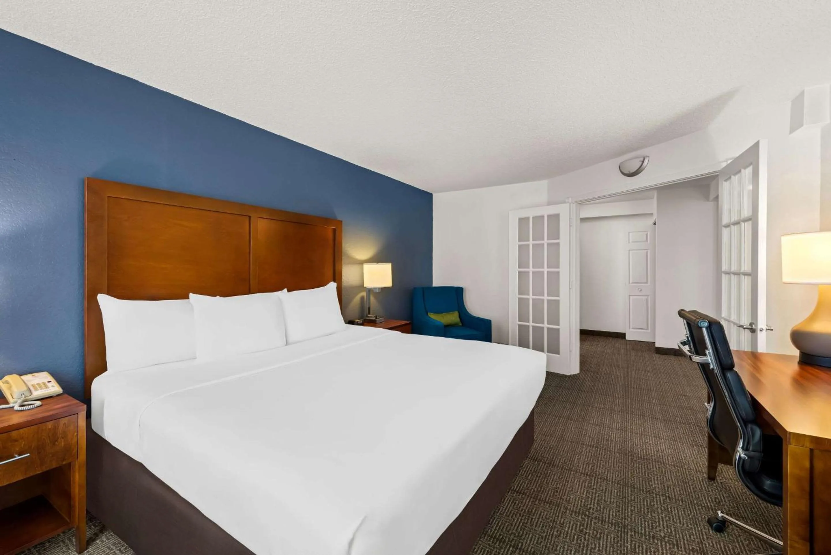 Bedroom, Bed in Comfort Inn & Suites Omaha Central