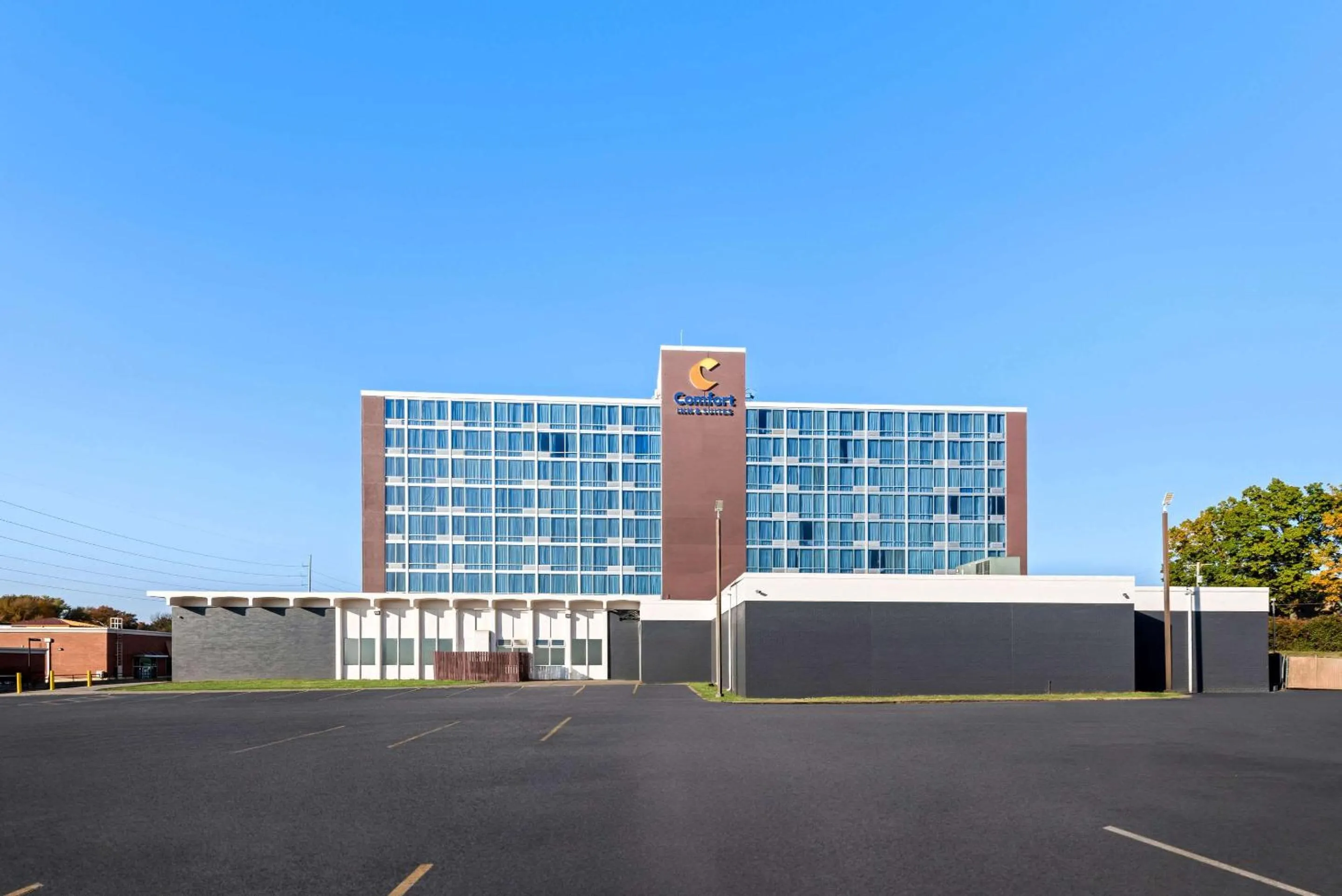 Property building in Comfort Inn & Suites Omaha Central