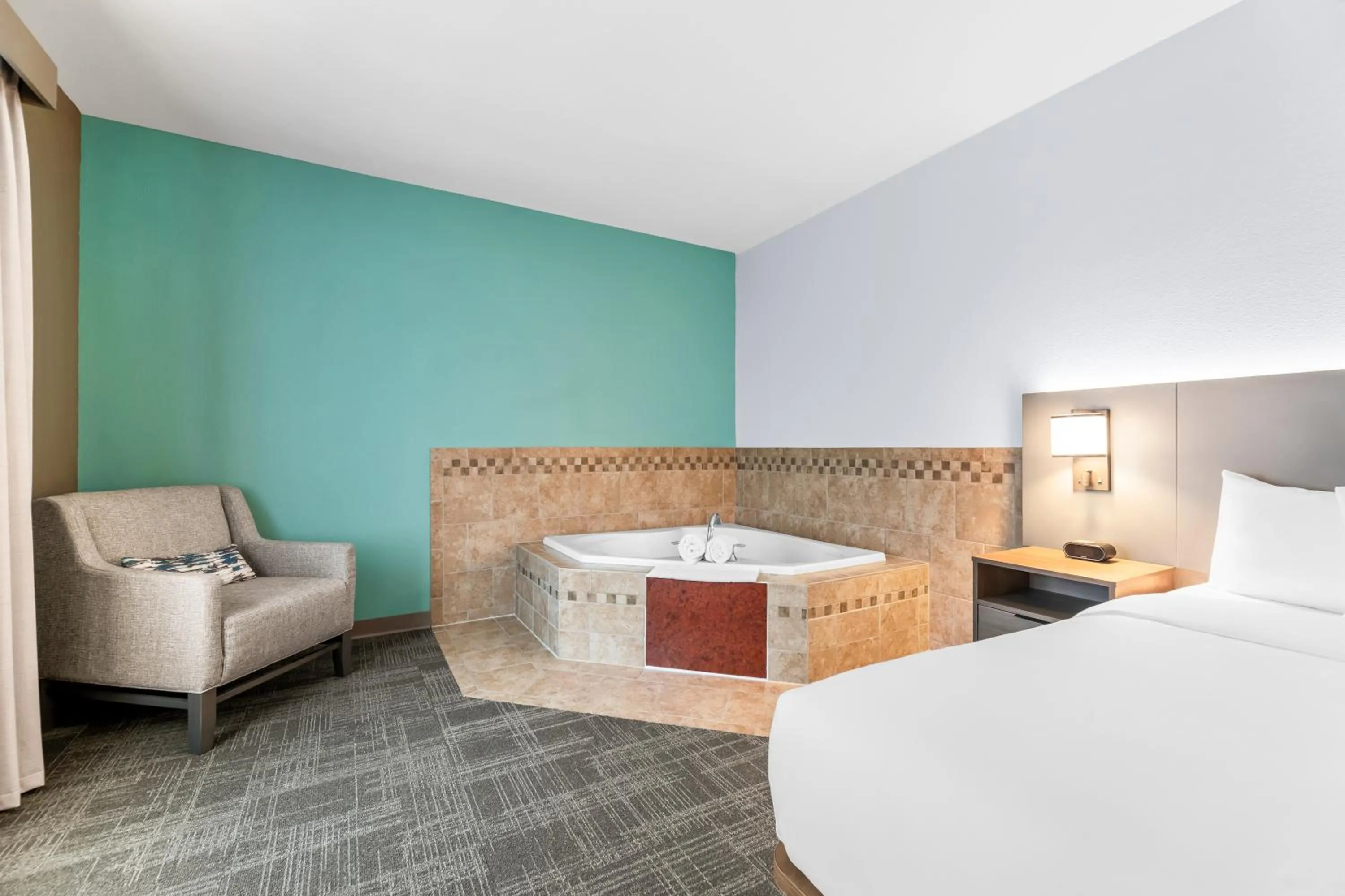 Hot Tub, Bed in Comfort Suites Gothenburg South