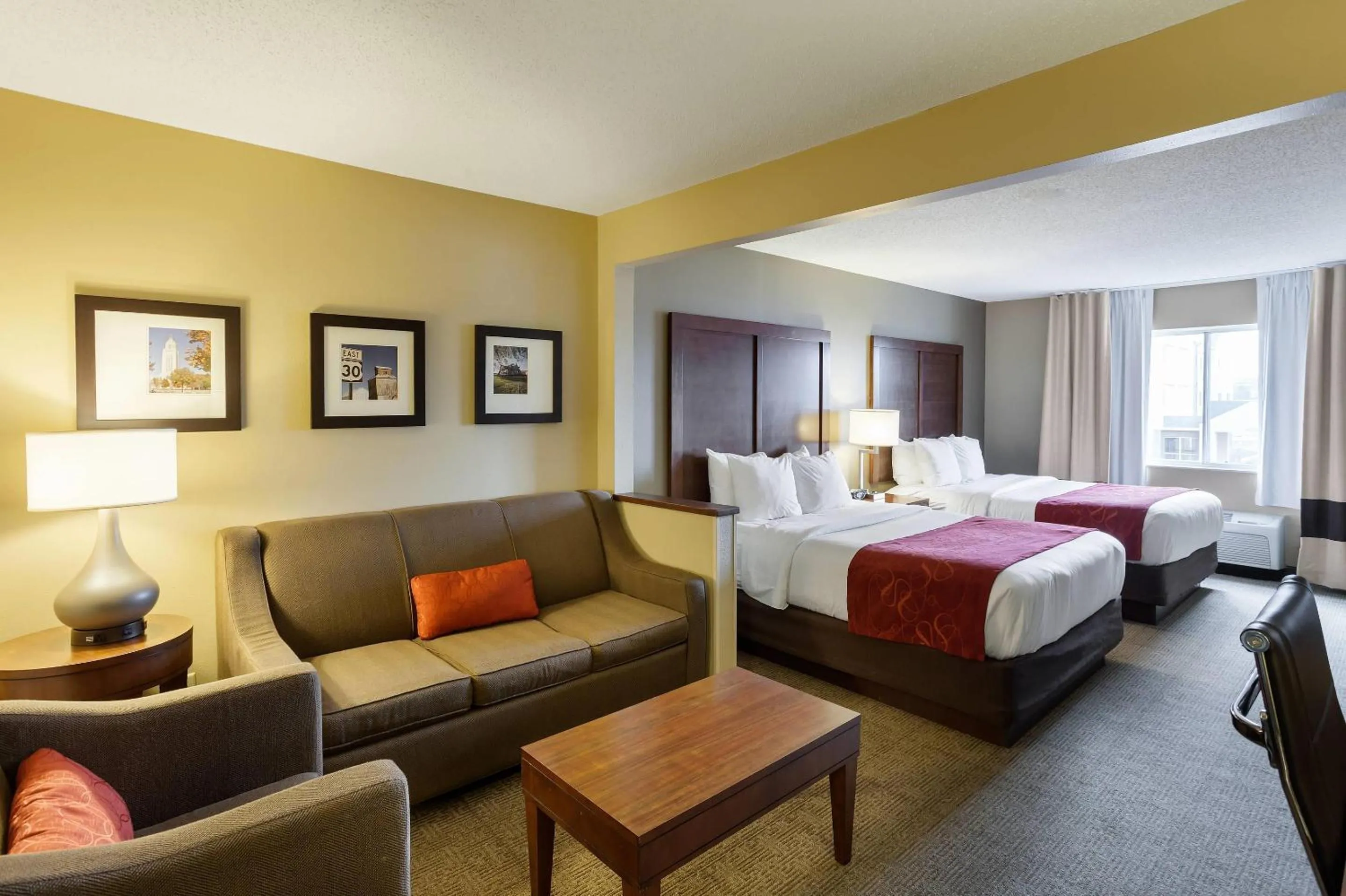 Bedroom, Bed in Comfort Suites Lincoln North