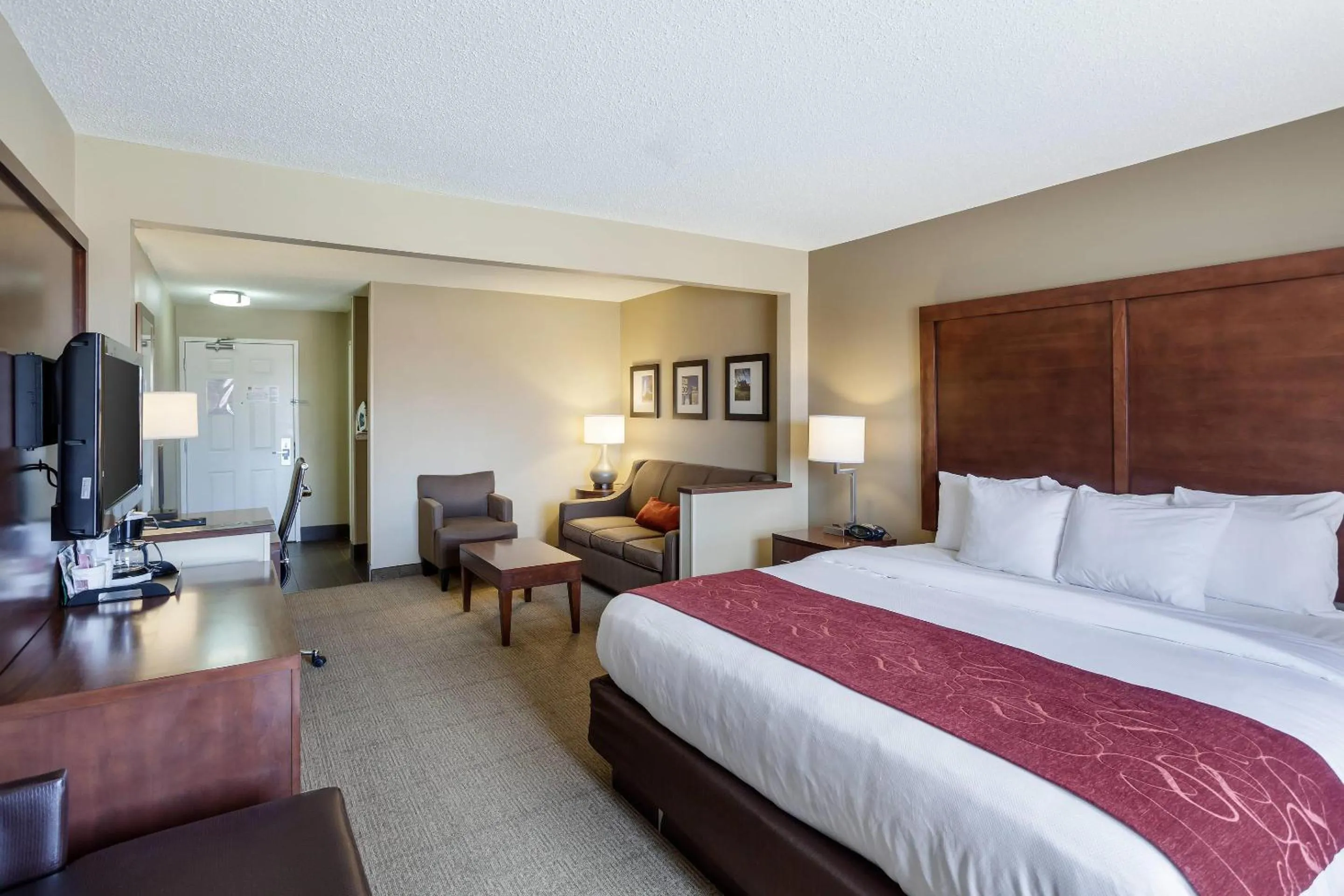 Bedroom, Bed in Comfort Suites Lincoln North