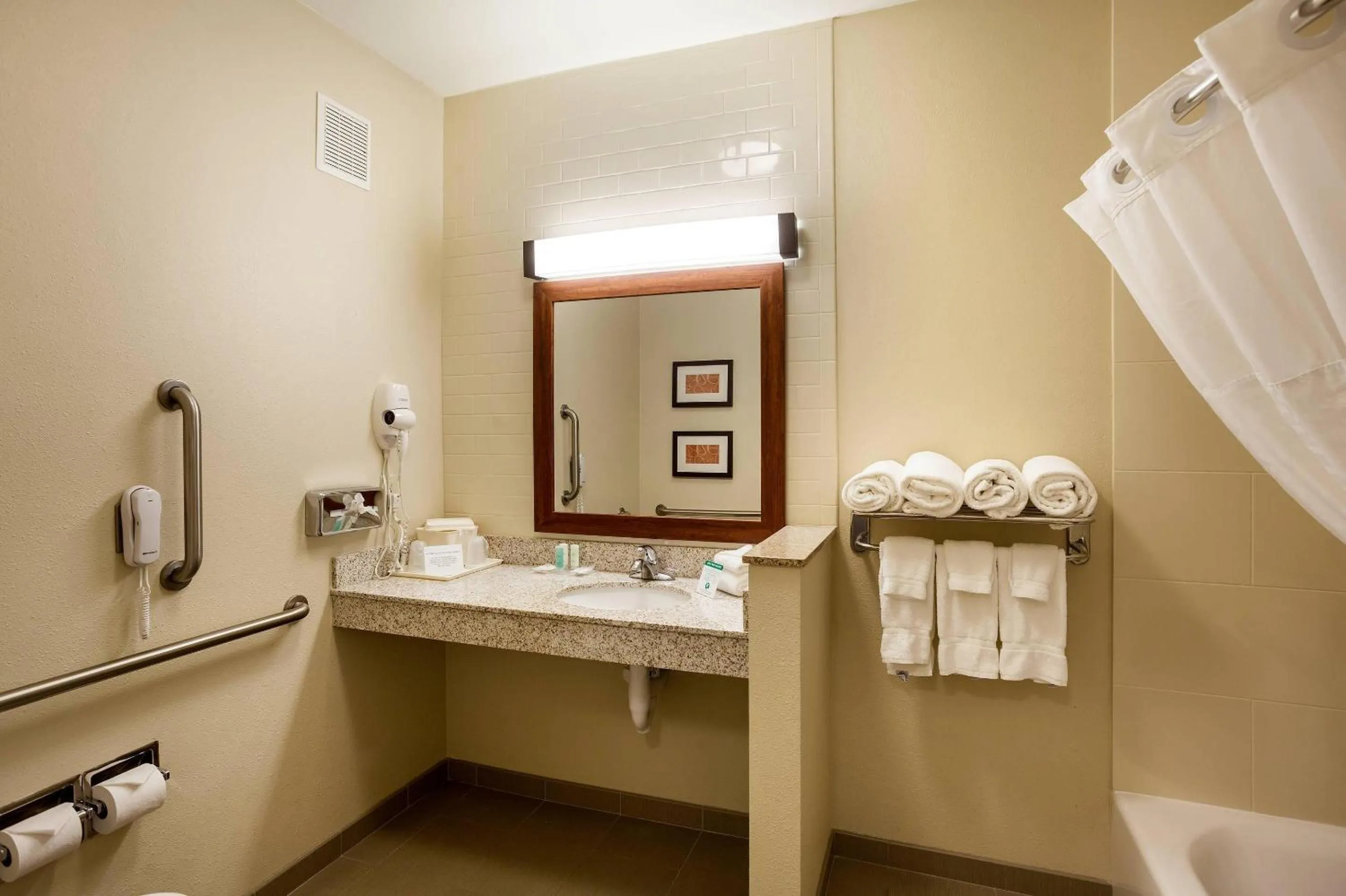 Bedroom in Comfort Suites Lincoln North