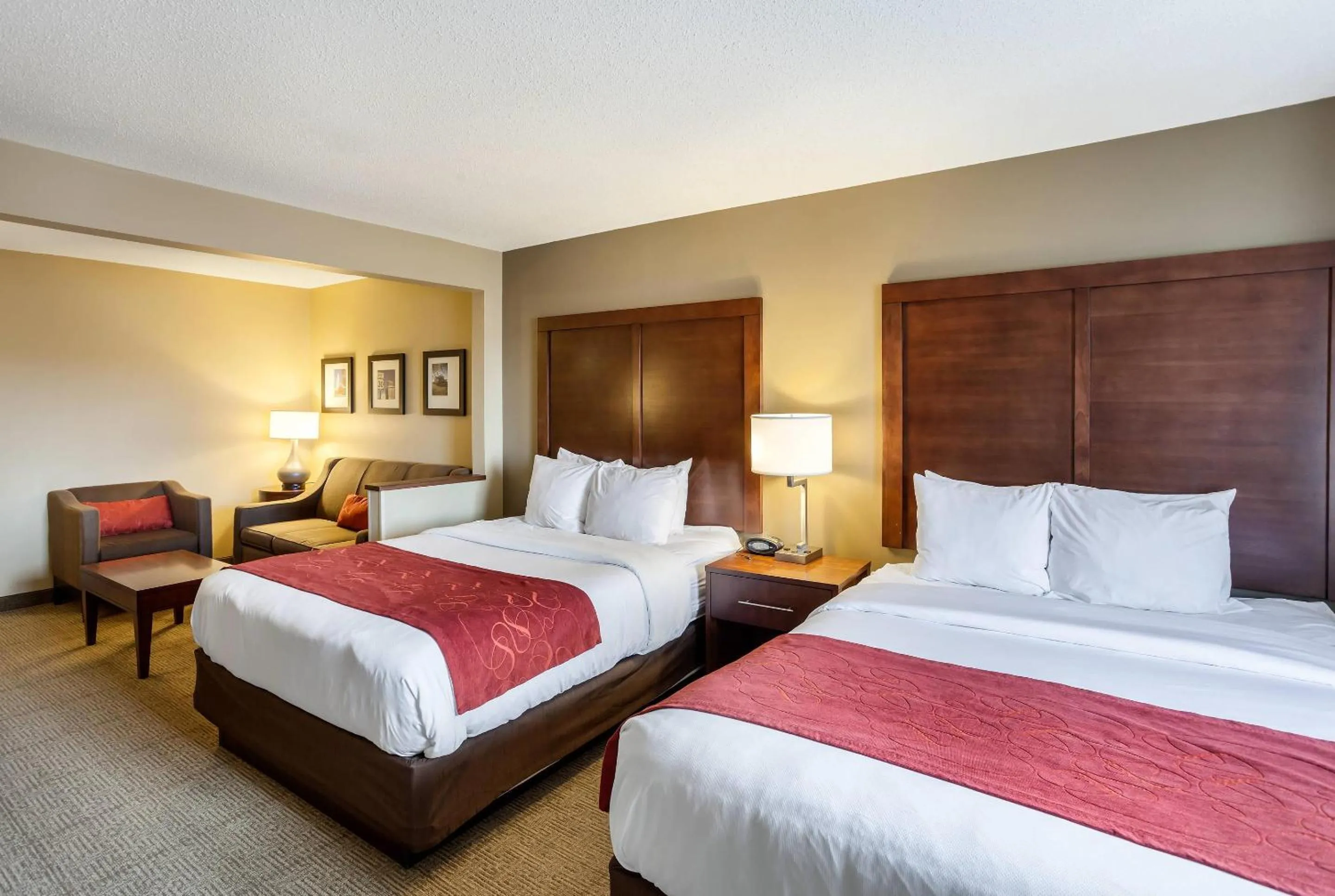 Bedroom, Bed in Comfort Suites Lincoln North
