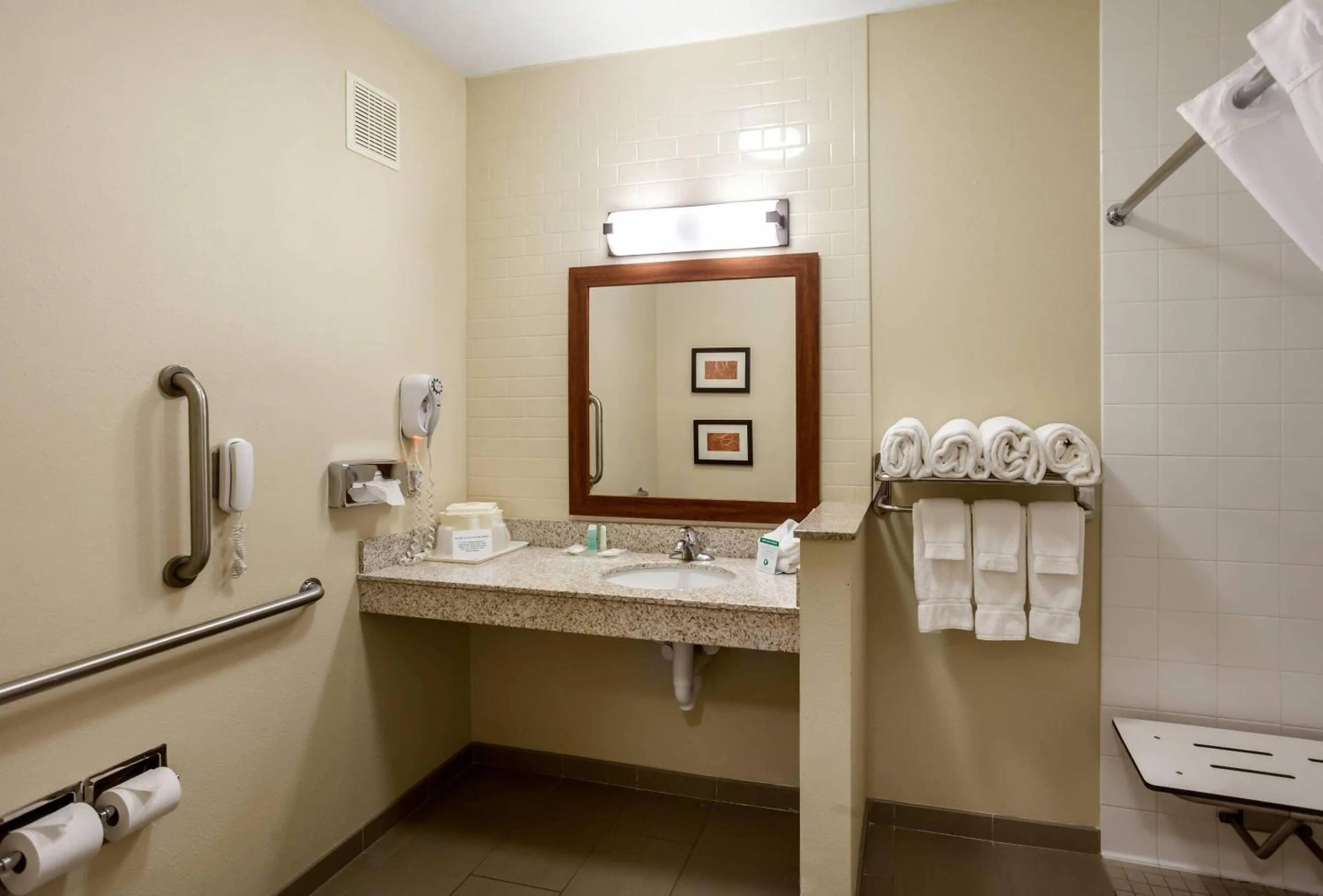 Bedroom in Comfort Suites Lincoln North