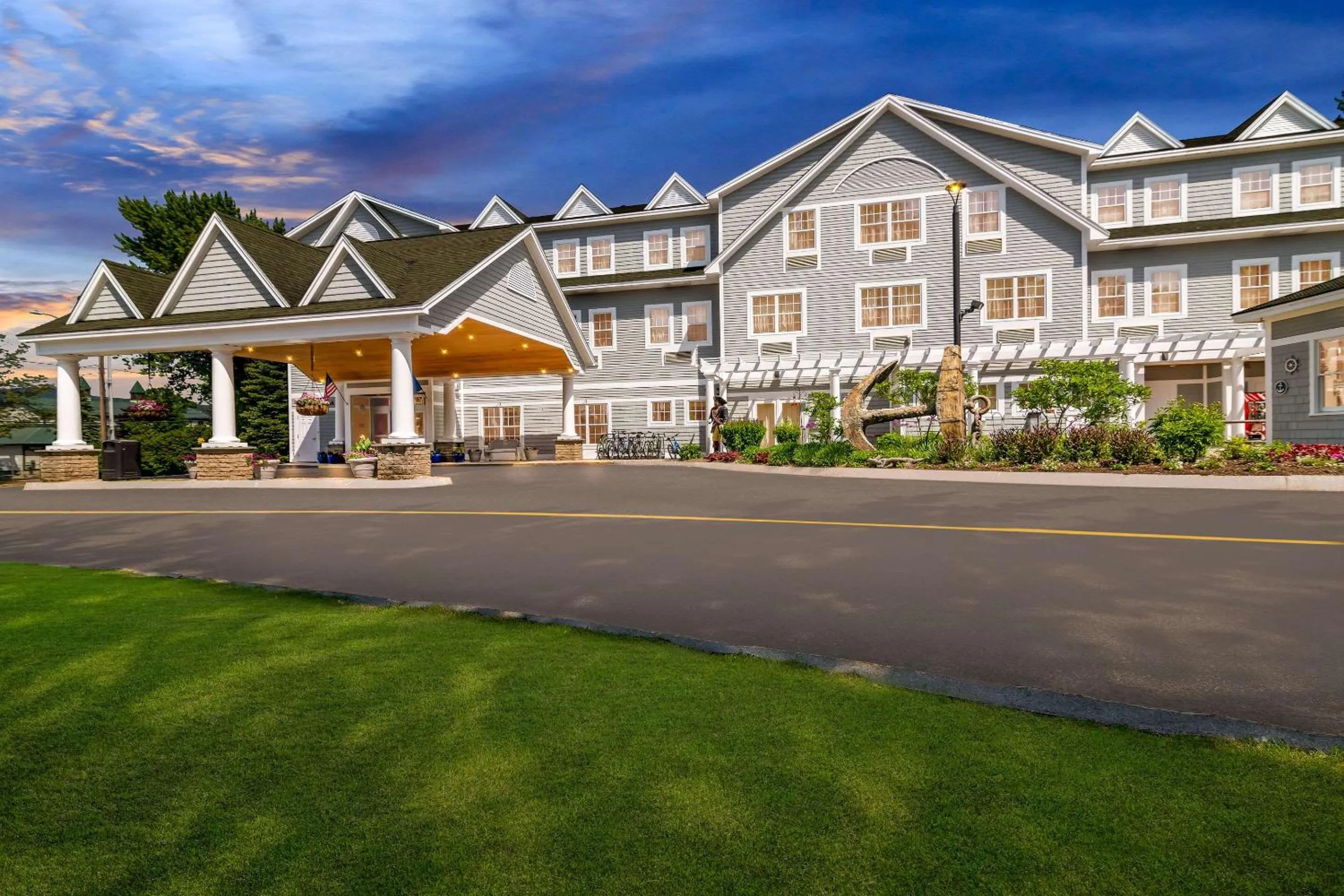 Property building in Comfort Inn & Suites North Conway