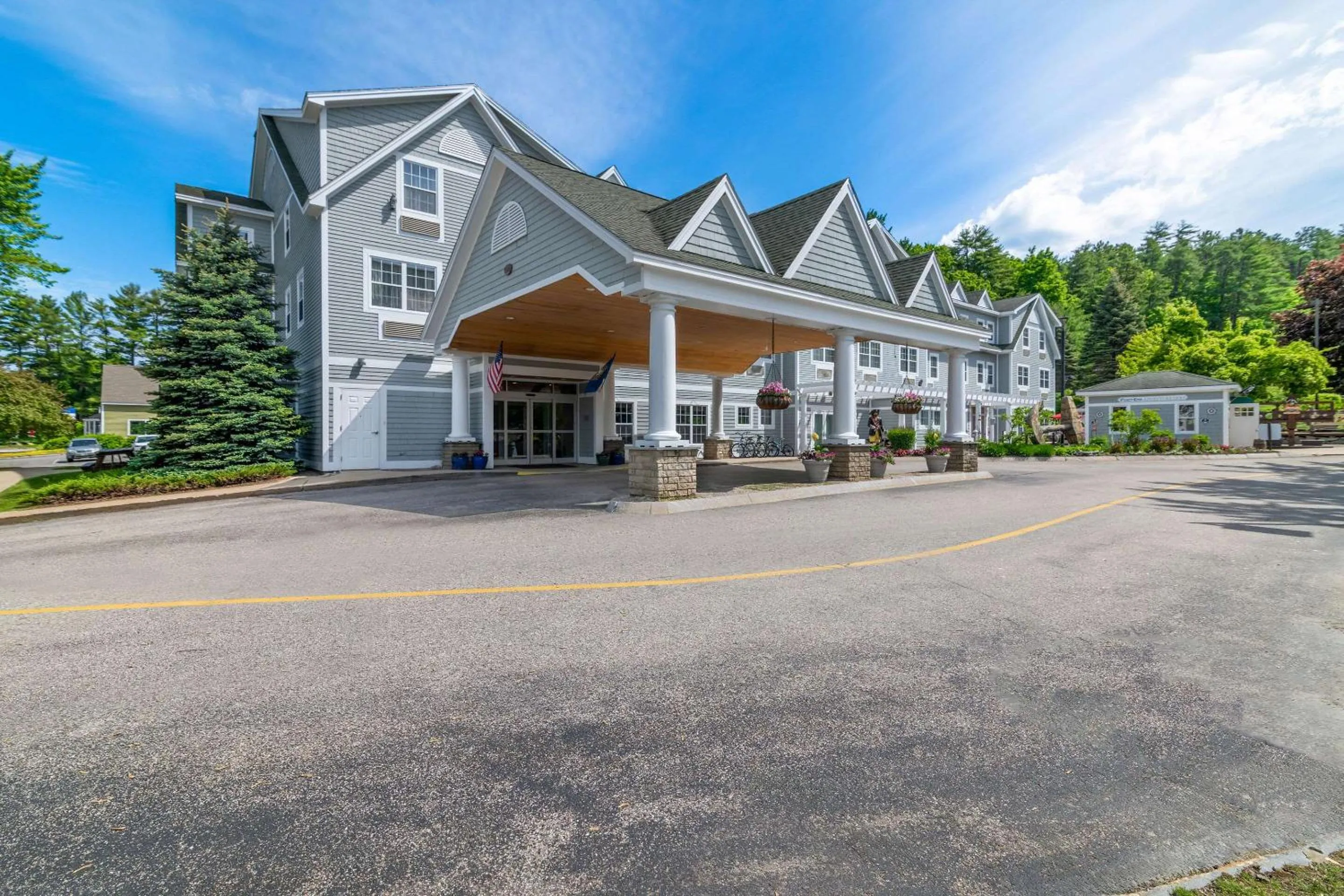 Property building in Comfort Inn & Suites North Conway