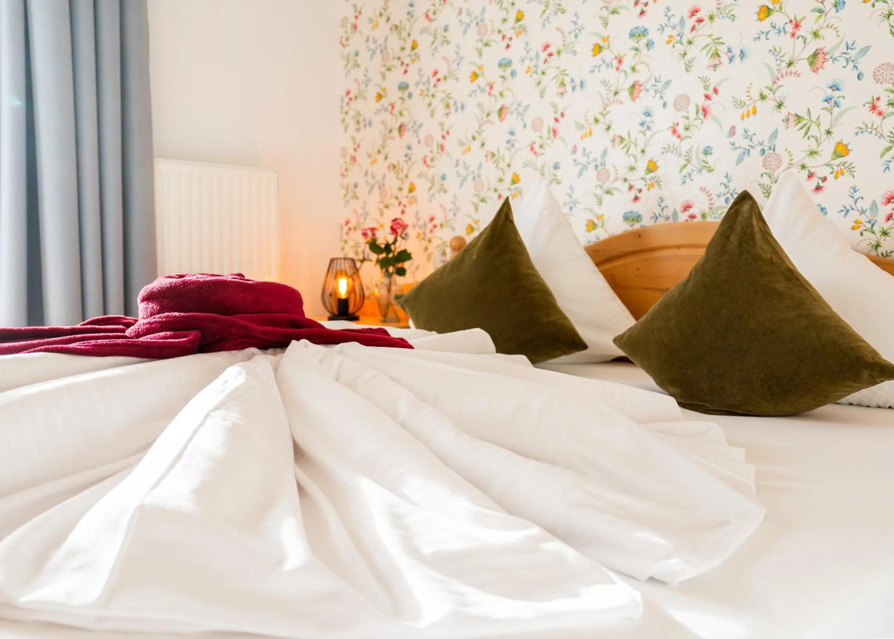 Bedroom, Bed in Hotel Krone Tirol